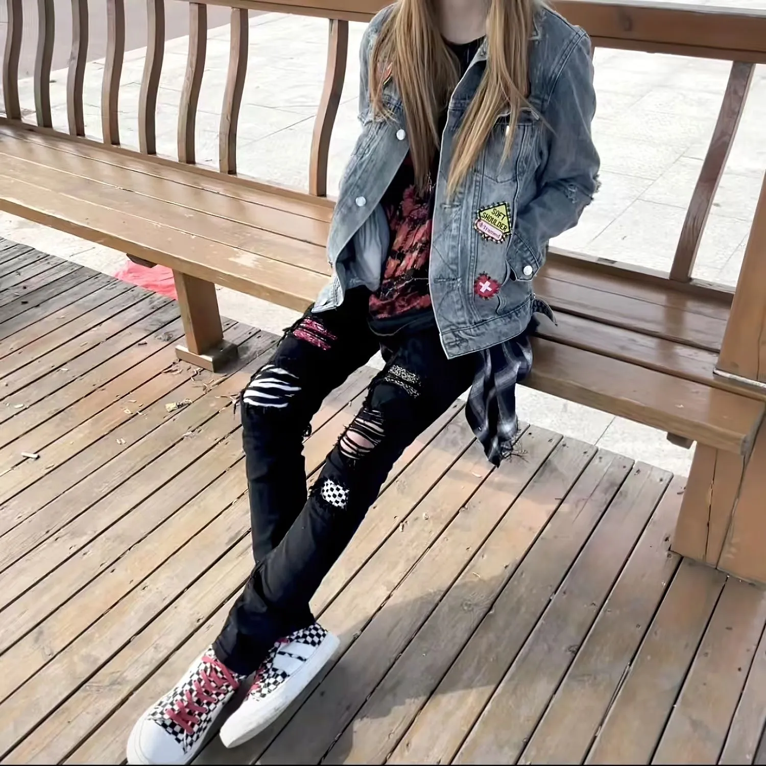 #M61 P168💰 AMIRI patch embroidery jeans trousers AMIRI high street basic ripped tight elastic jeans trousers amiri brand jeans break the production process and cutting of the original jeans, the fabrics are softer and more comfortable Hand-sewn collar label Customized logo buttons Genuine leather tag Color: Picture color Size: 30-32-34-36