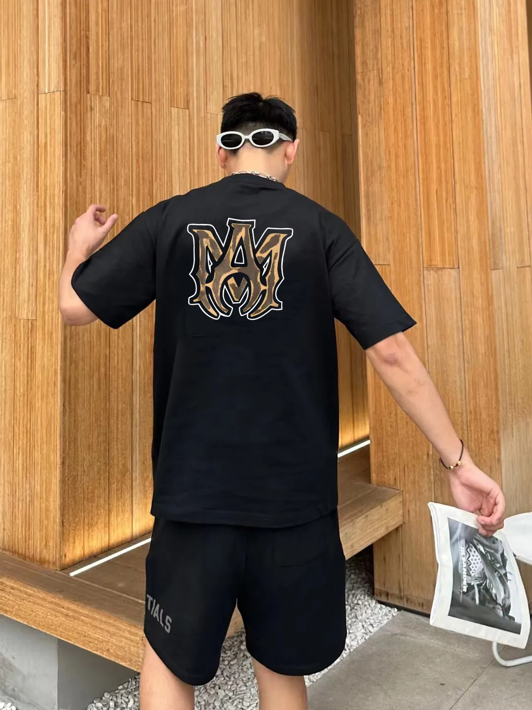 P140 [AMIRI] 2025FW short-sleeved T-shirt LOGO printing, high-end 26s double yarn 300g fabric, heavy fabric, custom stretcher rib, same vat and dye, complete three standards, same style for men and women, color: black, white, gray, size: S M L XL 2XL