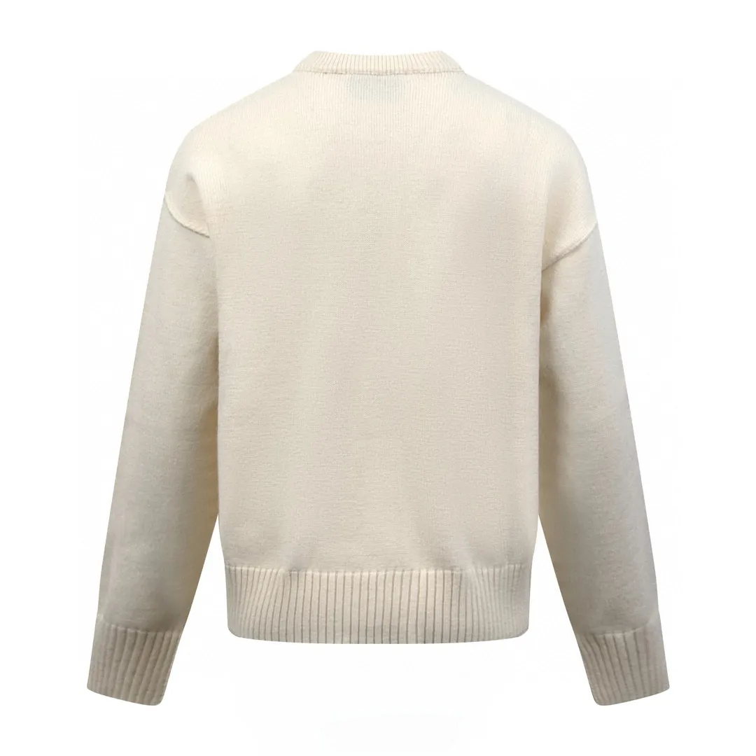 🅿️500 [Exclusive supply] Ami love jacquard woolen cardigan (apricot color). The original purchase was 4,900 and developed. The fabric is made of custom-woven luxurious Merino wool. It is soft and delicate. It is comfortable and close to the skin. It is made of high-grade gray as ink. It is calm and restrained. A contrasting love heart jumps on the chest. It quietly exudes its own charming halo. The brand is fully recognizable. It has a unique cardigan silhouette and exquisite button design. It interprets the elegance and spontaneity of French fashion, is the ultimate simplification of color, and conveys the love and persistence of life. Meet the ultimate simplicity and the well-deserved king of all-match. Made of jacquard tissue imported from Germany, the arrangement and interweaving of yarns are precisely controlled and carefully interwoven on the loom. The Ami love jacquard artistic pattern inlay makes the fabric more vivid and three-dimensional. Garment washing water softening and deodorizing process uses professional washing equipment and specific detergents to deeply clean and deodorize clothes to improve the feel and appearance of clothes. Size:S-M-L-XL