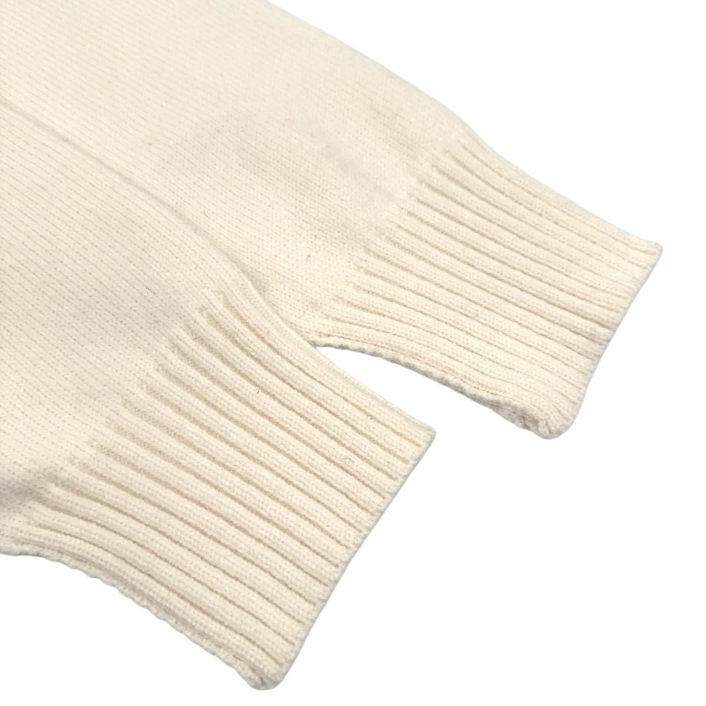 🅿️500 [Exclusive supply] Ami love jacquard woolen cardigan (apricot color). The original purchase was 4,900 and developed. The fabric is made of custom-woven luxurious Merino wool. It is soft and delicate. It is comfortable and close to the skin. It is made of high-grade gray as ink. It is calm and restrained. A contrasting love heart jumps on the chest. It quietly exudes its own charming halo. The brand is fully recognizable. It has a unique cardigan silhouette and exquisite button design. It interprets the elegance and spontaneity of French fashion, is the ultimate simplification of color, and conveys the love and persistence of life. Meet the ultimate simplicity and the well-deserved king of all-match. Made of jacquard tissue imported from Germany, the arrangement and interweaving of yarns are precisely controlled and carefully interwoven on the loom. The Ami love jacquard artistic pattern inlay makes the fabric more vivid and three-dimensional. Garment washing water softening and deodorizing process uses professional washing equipment and specific detergents to deeply clean and deodorize clothes to improve the feel and appearance of clothes. Size:S-M-L-XL