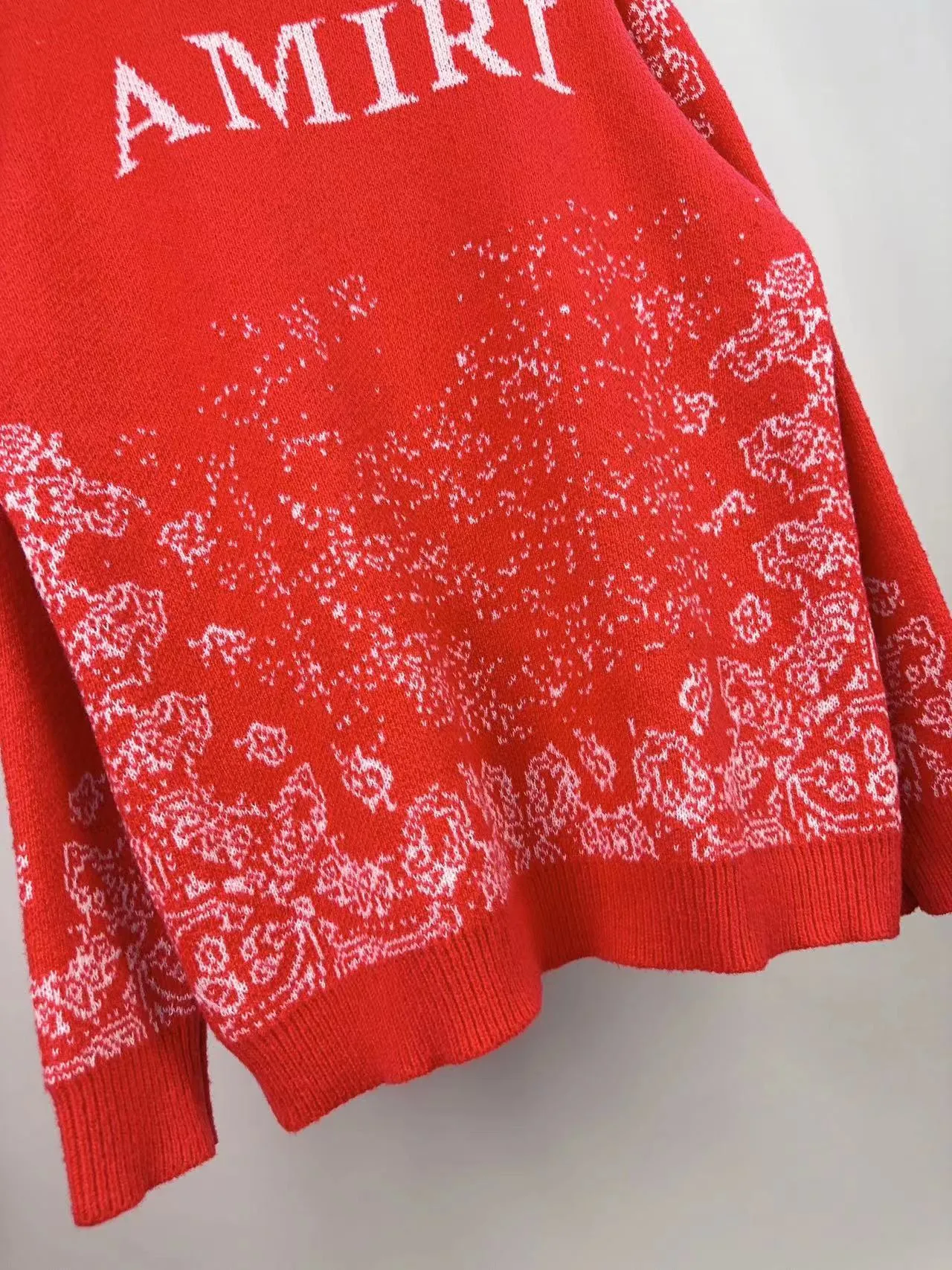 P240 🎉AMIRI new sweater Amiri exclusive logo jacquard on the front, letter logo jacquard on the back Color: Red Black Size: S M L XL XXL
