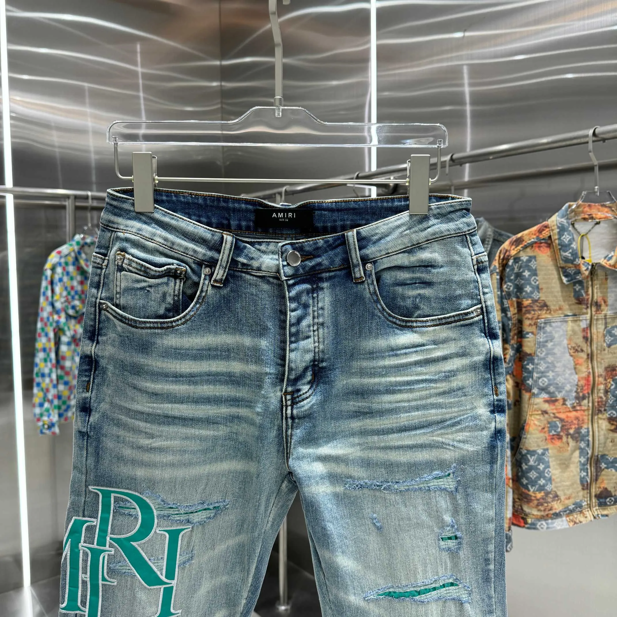 P290 Amiri ripped letter embroidery craft street fashion slim fit stretch jeans color blue size 30 32 34 36 38