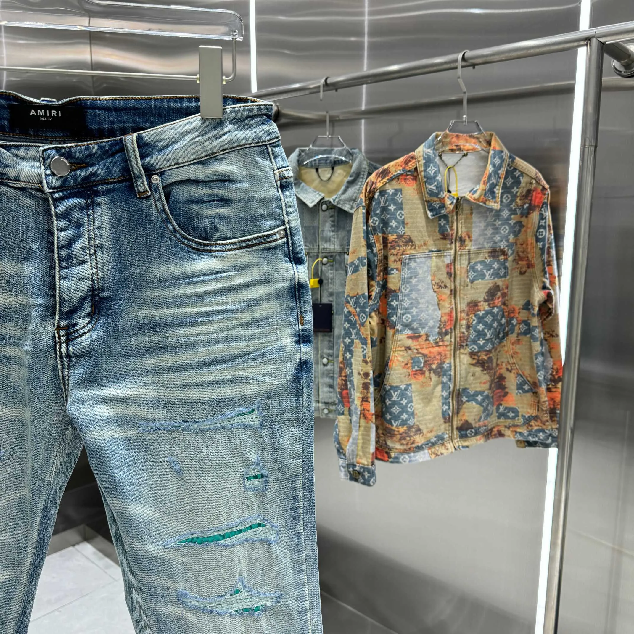 P290 Amiri ripped letter embroidery craft street fashion slim fit stretch jeans color blue size 30 32 34 36 38