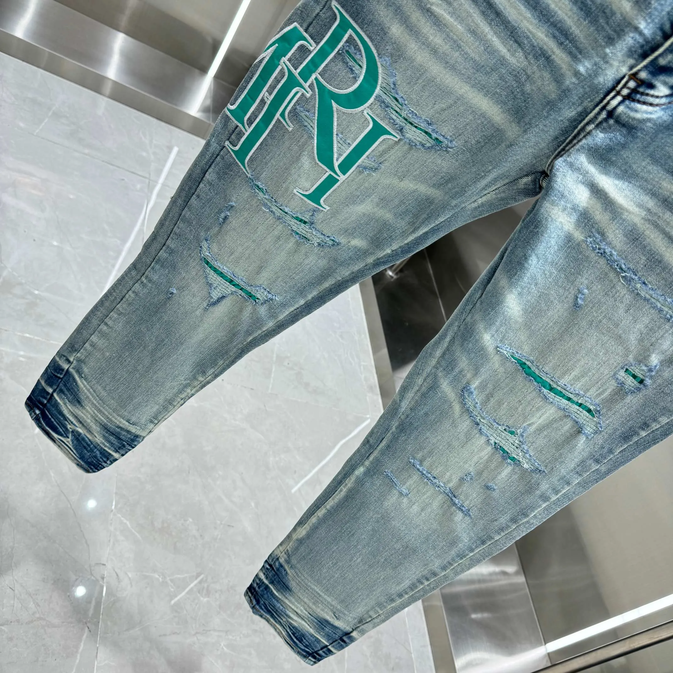 P290 Amiri ripped letter embroidery craft street fashion slim fit stretch jeans color blue size 30 32 34 36 38