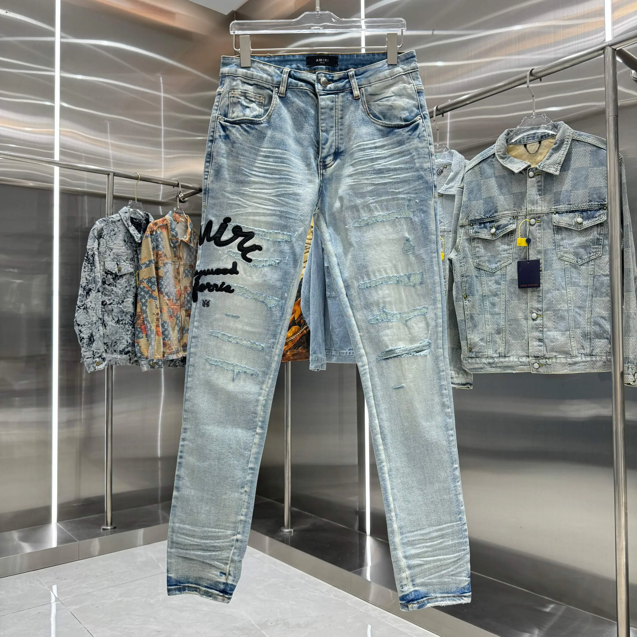 P290 Amiri ripped letter embroidered street fashion slim fit stretch jeans Color light blue Size 30 32 34 36 38