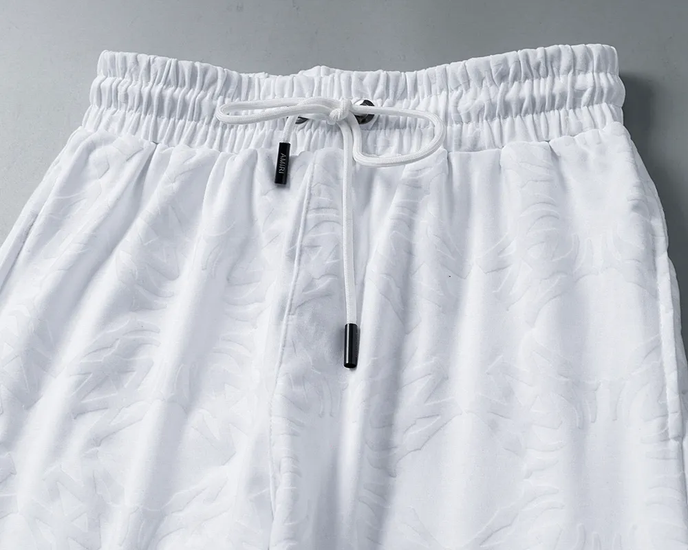 P140 Mili's new 2026 spring and summer men's casual shorts, with full-body flocking printing technology, fashionable and handsome style, comfortable fabrics, rigorous workmanship, and neat wiring. Good upper body effect·size M-3XL white