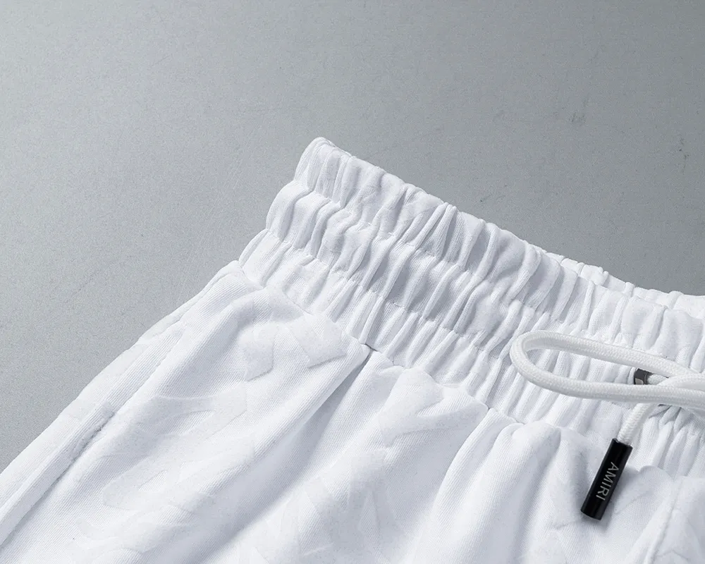 P140 Mili's new 2026 spring and summer men's casual shorts, with full-body flocking printing technology, fashionable and handsome style, comfortable fabrics, rigorous workmanship, and neat wiring. Good upper body effect·size M-3XL white