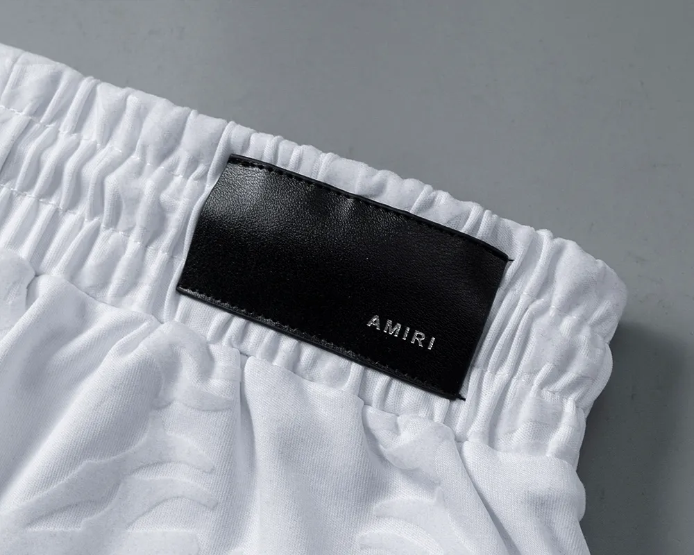 P140 Mili's new 2026 spring and summer men's casual shorts, with full-body flocking printing technology, fashionable and handsome style, comfortable fabrics, rigorous workmanship, and neat wiring. Good upper body effect·size M-3XL white