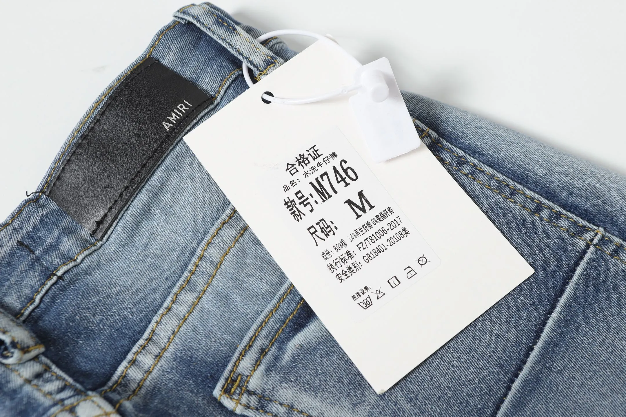 P256 💰 Actual photo [High quality] Coding: M746 Color: Picture color Size: S to XXXL AMIRI patch embroidery jeans trousers AMIRI high street basic ripped jeans trousers amiri brand jeans break the production process and cutting of the original jeans, the fabrics are softer and more comfortable Hand-sewn collar label Customized logo buttons Genuine leather label size Pants length Waist Hips Unit cm S 98 68 100 M 99 72 104 L 100 76 118 XL 101 80 112 XXL 102 84 116 XXXL 103 88 120