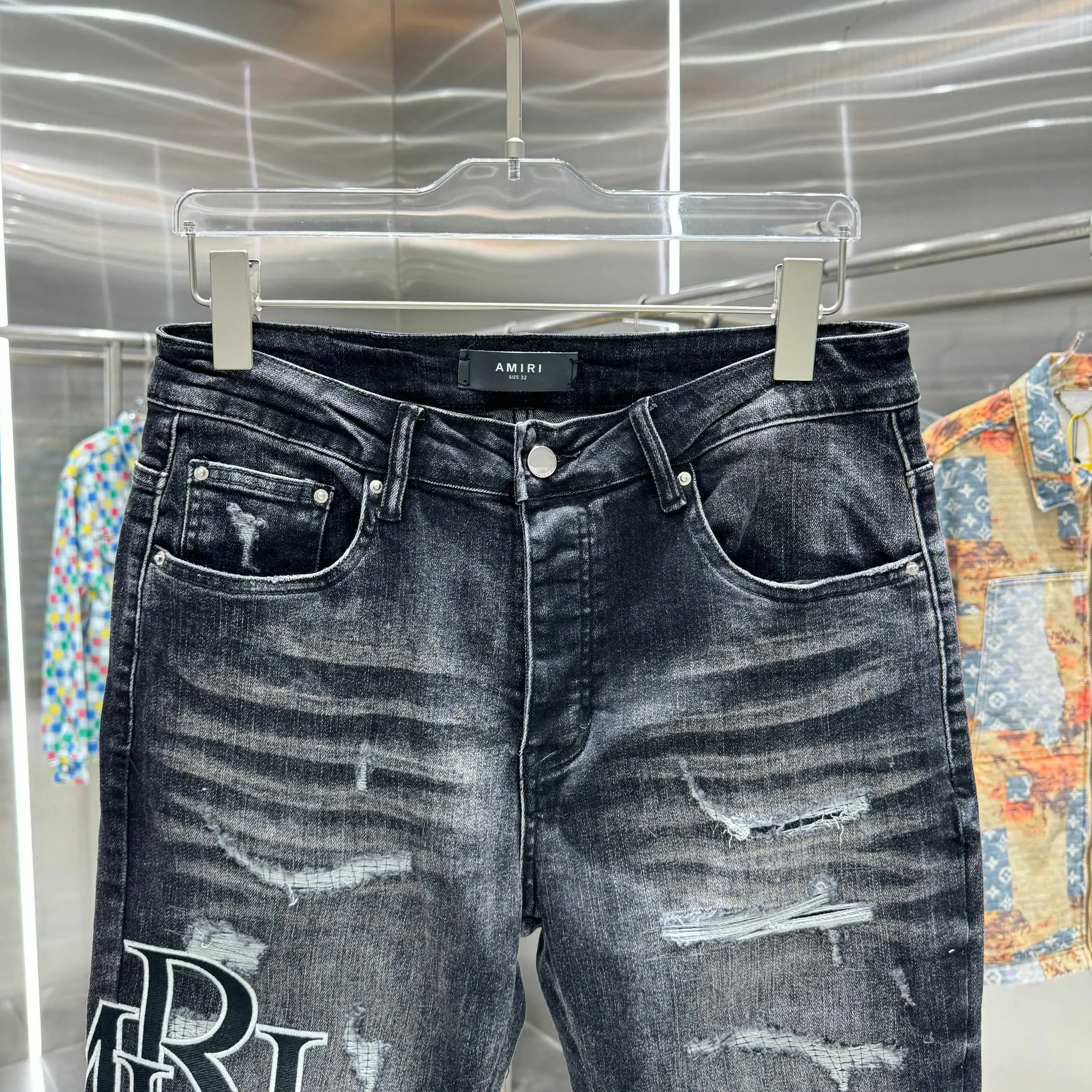 P290 Amiri ripped letter embroidery craft street fashion slim fit stretch jeans Color Black Size 30 32 34 36 38