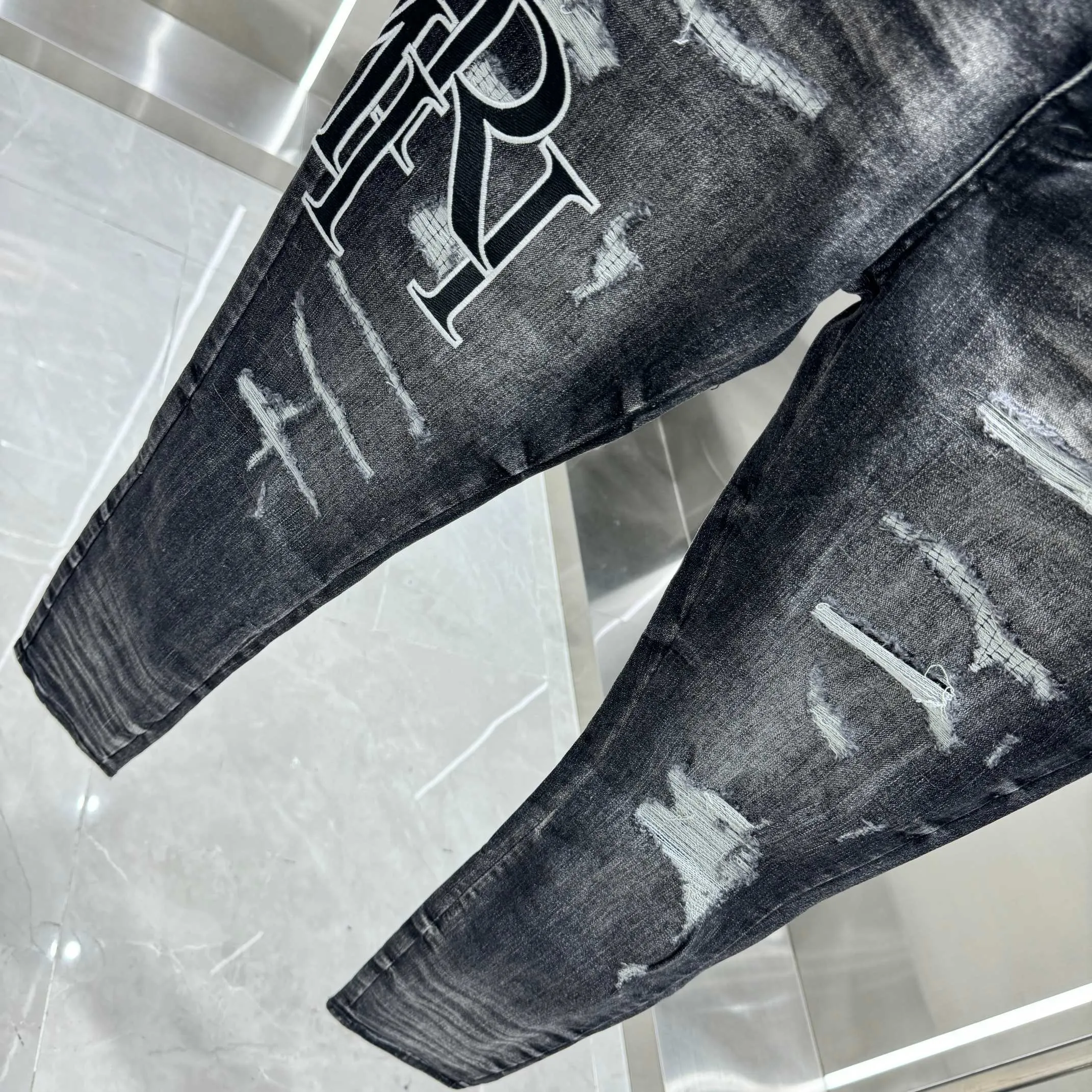 P290 Amiri ripped letter embroidery craft street fashion slim fit stretch jeans Color Black Size 30 32 34 36 38