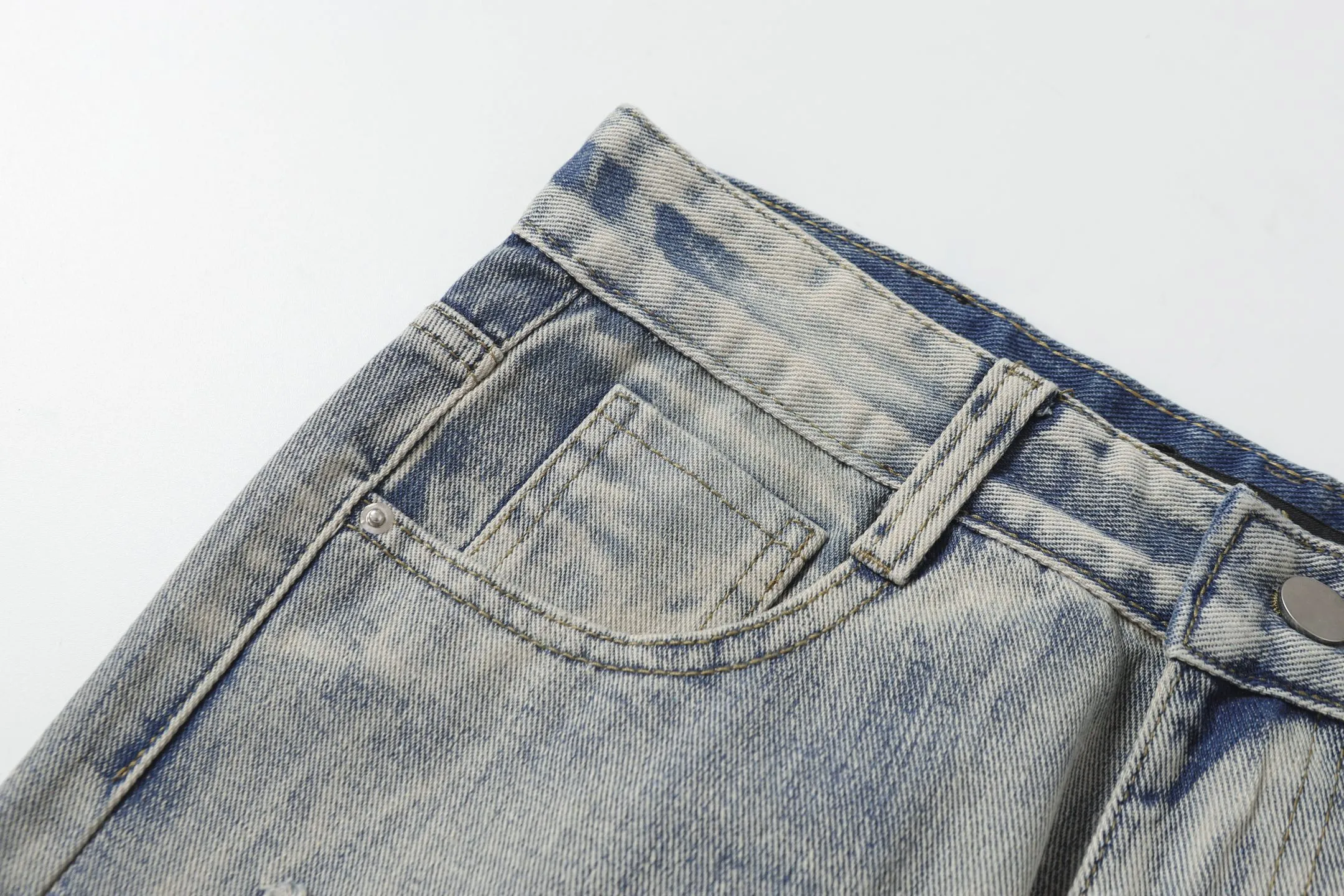 P280 AMIRI 25ss patch embroidery jeans trousers AMIRI high street basic ripped loose casual versatile jeans trousers amiri brand jeans break the production process and cutting of the original jeans, the fabrics are softer and more comfortable Hand-sewn collar label Customized logo buttons Genuine leather tag Color: Picture color Code number: 28-36