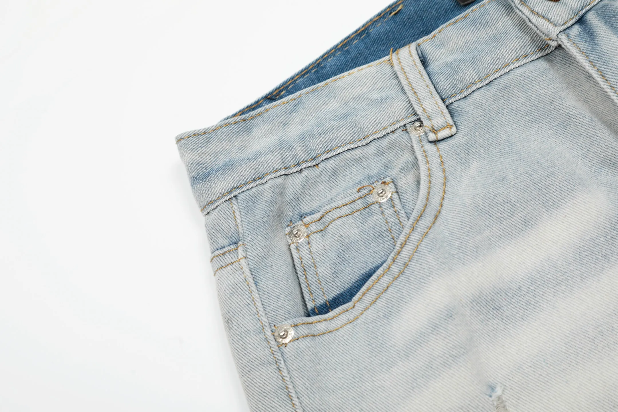 #M56 P168💰 AMIRI patch embroidery jeans trousers AMIRI high street basic ripped tight elastic jeans trousers amiri brand jeans break the production process and cutting of the original jeans, the fabrics are softer and more comfortable Hand-sewn collar label Customized logo buttons Genuine leather tag Color: Picture color Size: 30-32-34-36