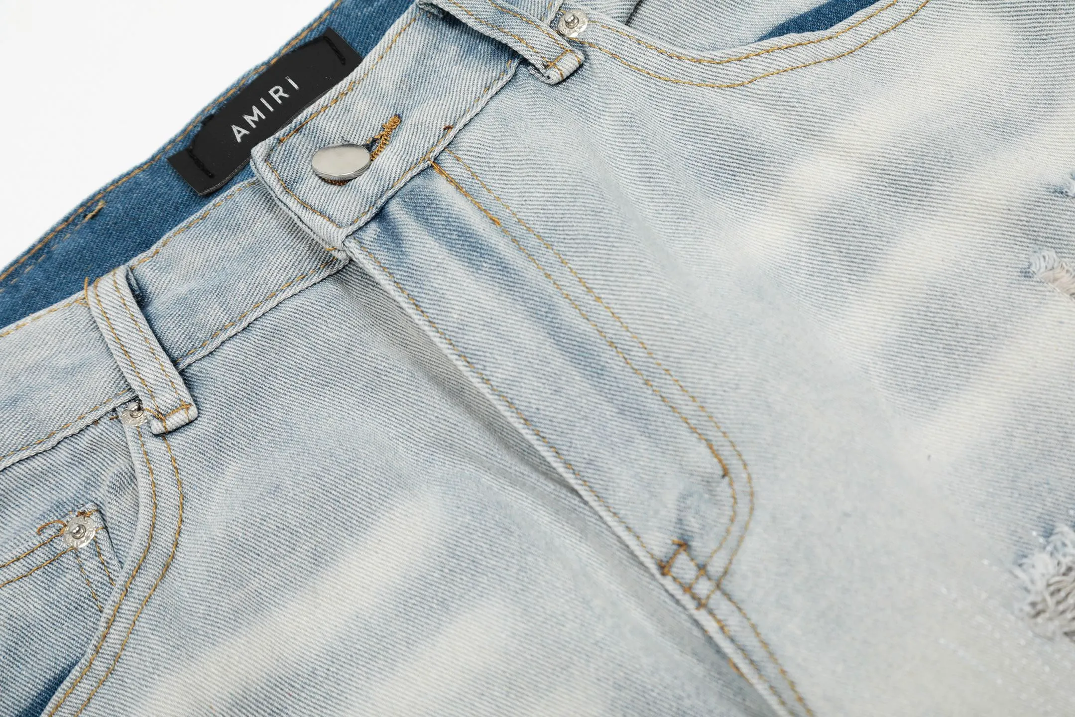 #M56 P168💰 AMIRI patch embroidery jeans trousers AMIRI high street basic ripped tight elastic jeans trousers amiri brand jeans break the production process and cutting of the original jeans, the fabrics are softer and more comfortable Hand-sewn collar label Customized logo buttons Genuine leather tag Color: Picture color Size: 30-32-34-36