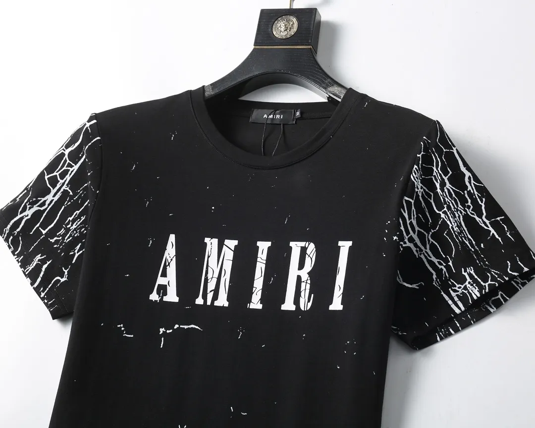 P290 🌸🌸🌸 AMIRI 25ss spring and summer advanced customization spring and summer series, round neck casual suit, short-sleeved T-shirt suit and three-quarter pants, imported high-grade elastic fabric, delicate, soft, comfortable and breathable, stiff and shaping, extraordinary quality. Exquisite three-dimensional tailoring and outstanding texture are made of high-end materials supplied by customers. They are very textured and durable. They are produced by domestic first-line factories. From cutting to hand-sewing, there is basically no extraneous touch. The pattern is quite crisp and there is no feeling of procrastination at all. It has a delicate and soft feel and smooth texture! Color: Picture color Size: M--3xL