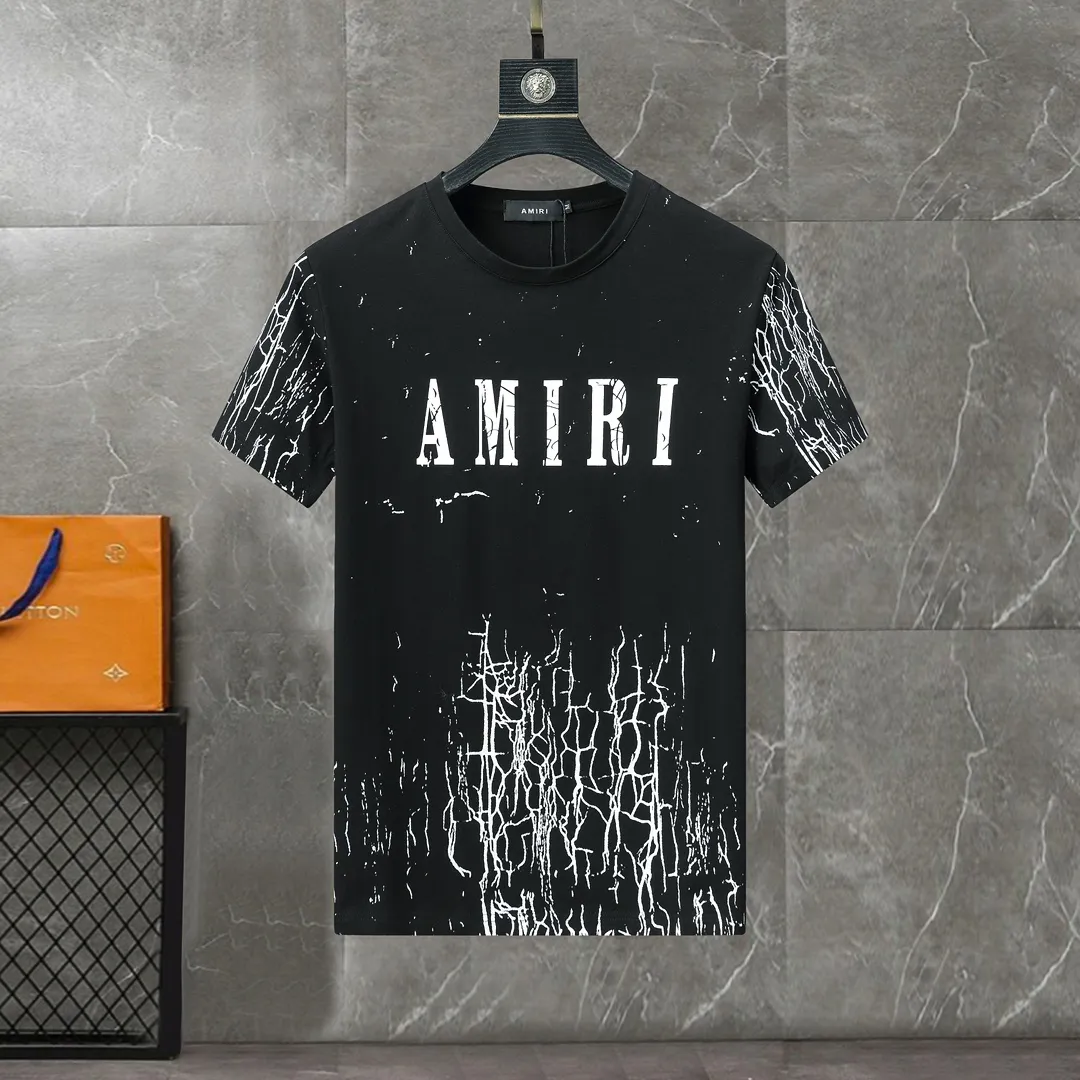 P290 🌸🌸🌸 AMIRI 25ss spring and summer advanced customization spring and summer series, round neck casual suit, short-sleeved T-shirt suit and three-quarter pants, imported high-grade elastic fabric, delicate, soft, comfortable and breathable, stiff and shaping, extraordinary quality. Exquisite three-dimensional tailoring and outstanding texture are made of high-end materials supplied by customers. They are very textured and durable. They are produced by domestic first-line factories. From cutting to hand-sewing, there is basically no extraneous touch. The pattern is quite crisp and there is no feeling of procrastination at all. It has a delicate and soft feel and smooth texture! Color: Picture color Size: M--3xL
