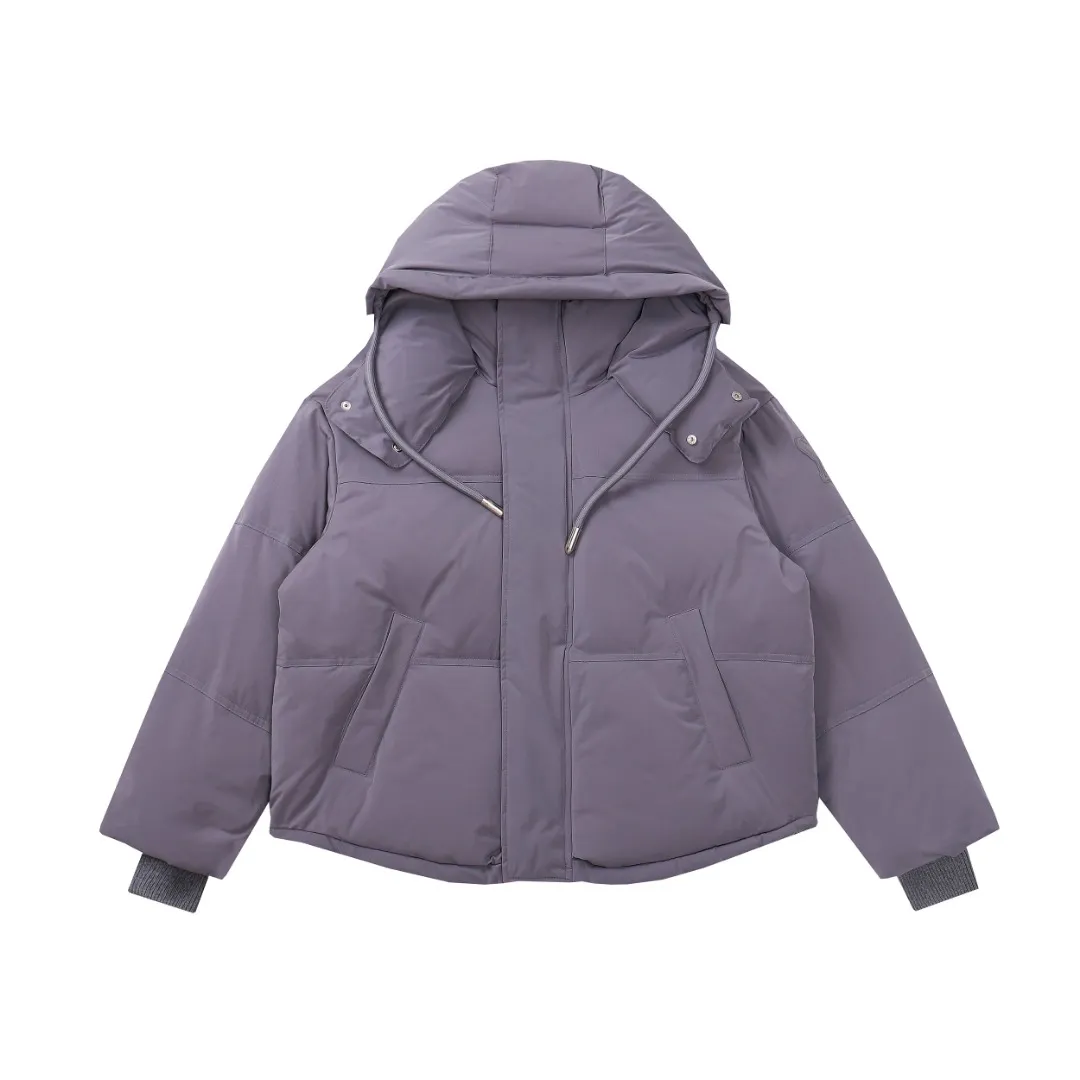 🅿️1160 style number~~F280 purchasing version AMIPARIS Ami de coeur winter limited capsule bread down jacket for men and women. Design concept: Ami limited down jacket from France lasted for half a year. The authentic product was purchased overseas in mid-May. From the fabric, LOGO, and even as small as a pocket or a button, every detail of this one is attractive enough and can become the highlight of your body. In addition to the refreshing and refined clothing style, this style has all original molds from fabrics to metal accessories to velvet. AMI conveys a relaxed and casual concept, giving people a feeling of comfort and casualness. Fabric + Features: ✅Unique double-layer lightweight bonded polyester military fabric, which is also AMI's unique patented technology, is a multi-functional fabric. ✅The lining is made of fine and dense renewable microfibers, which is light, soft and delicate. ✅Made using kp-ls fully automatic mechanical special woven fabric machine, it has windproof and waterproof, highly breathable and warm, elastic and wear-resistant properties that cannot be achieved by ordinary fabrics. ✅ Made of original national standard 90% white duck down. 800 fill power, the whole garment weighs 3 pounds, the average down filling is 450g, the top ultra-thick version on the Internet ✅ The zipper is made of YKK white copper zipper, which is the same as the original electro-plated Keyu hardware double ring zipper puller. Copper and nickel can be infinitely dissolved into each other, thereby forming a continuous solid solution, that is, regardless of the ratio of each other, they are always α-single-phase alloys. When nickel is melted into red copper and the content exceeds 16%, the resulting alloy becomes as white as silver. The higher the nickel content, the whiter the color. The nickel content in cupronickel is generally 25%. Manganese, iron, zinc or aluminum can also be added to become special white copper. The cost can be imagined. ✅The original proportional love logo patches are all laser-cut and have a loose fit. The hooded collar design is better for warmth. ✅Super fluffy and loose bag feel, hooded design, super fluffy and high-loft bag shape, thick and wide threaded sleeves can prevent wind from entering, ✅ Continuing AMIParis' usual design of combining leisure and elegance, each item is equipped with a heart pattern that is highly distinctive of the brand. Craftsmanship: Imported unique double-layer lightweight bonded polyester military fabric, high-density waterproof fabric, national standard 90 white duck down, extremely high fluffy, excellent warmth retention effect, no matter how cold it rains or snows, it can be done in one piece, like a walking duvet, unique drawstring design, the rope ends are made of Designed with a metal capsule, coupled with a wide hat and thick rope, the accessories/buttons/spring buckles are exquisitely made. The international first-line luxury brand COBRAX buttons are used. COBRAX buttons are several times or even ten times more expensive than similar ordinary products.