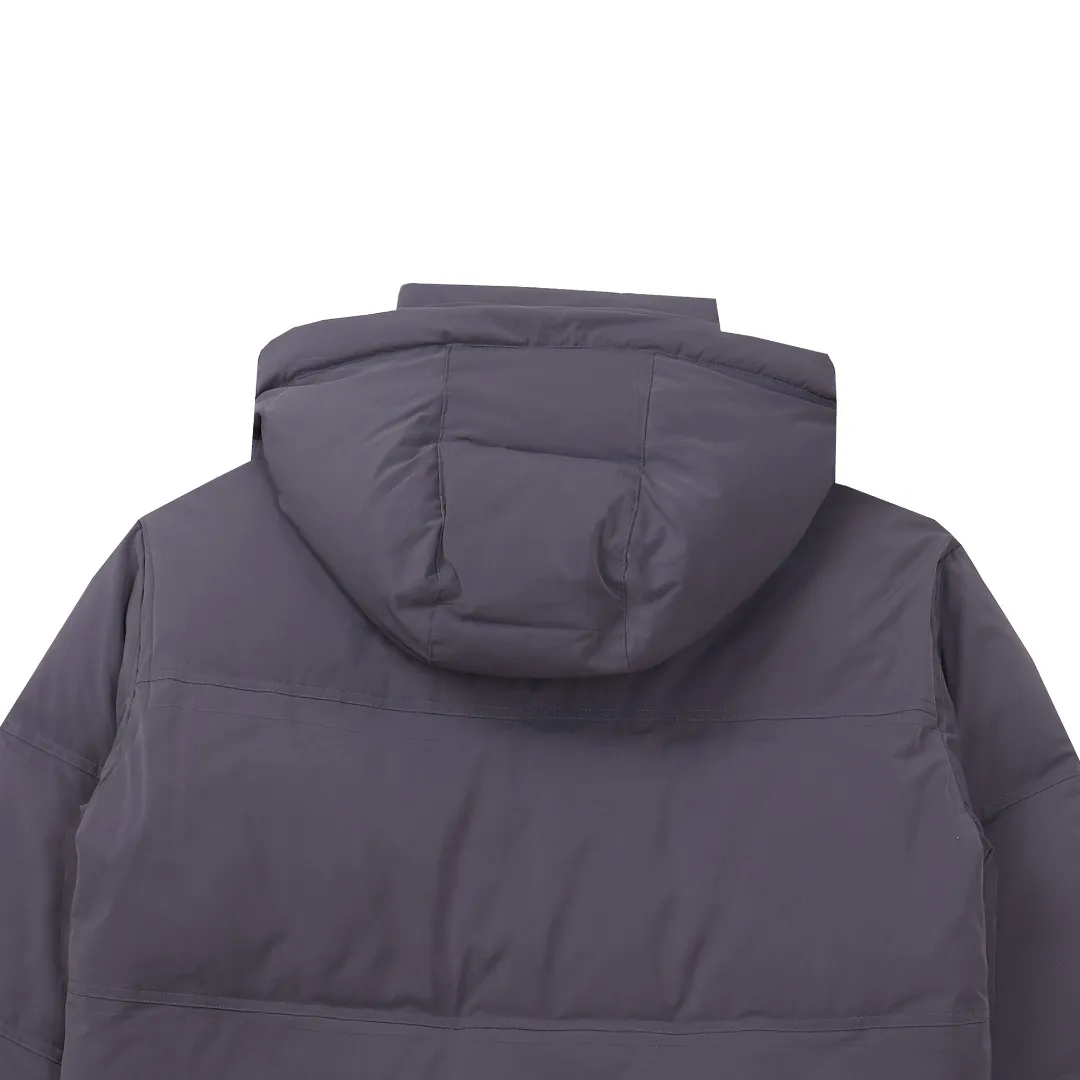 🅿️1160 style number~~F280 purchasing version AMIPARIS Ami de coeur winter limited capsule bread down jacket for men and women. Design concept: Ami limited down jacket from France lasted for half a year. The authentic product was purchased overseas in mid-May. From the fabric, LOGO, and even as small as a pocket or a button, every detail of this one is attractive enough and can become the highlight of your body. In addition to the refreshing and refined clothing style, this style has all original molds from fabrics to metal accessories to velvet. AMI conveys a relaxed and casual concept, giving people a feeling of comfort and casualness. Fabric + Features: ✅Unique double-layer lightweight bonded polyester military fabric, which is also AMI's unique patented technology, is a multi-functional fabric. ✅The lining is made of fine and dense renewable microfibers, which is light, soft and delicate. ✅Made using kp-ls fully automatic mechanical special woven fabric machine, it has windproof and waterproof, highly breathable and warm, elastic and wear-resistant properties that cannot be achieved by ordinary fabrics. ✅ Made of original national standard 90% white duck down. 800 fill power, the whole garment weighs 3 pounds, the average down filling is 450g, the top ultra-thick version on the Internet ✅ The zipper is made of YKK white copper zipper, which is the same as the original electro-plated Keyu hardware double ring zipper puller. Copper and nickel can be infinitely dissolved into each other, thereby forming a continuous solid solution, that is, regardless of the ratio of each other, they are always α-single-phase alloys. When nickel is melted into red copper and the content exceeds 16%, the resulting alloy becomes as white as silver. The higher the nickel content, the whiter the color. The nickel content in cupronickel is generally 25%. Manganese, iron, zinc or aluminum can also be added to become special white copper. The cost can be imagined. ✅The original proportional love logo patches are all laser-cut and have a loose fit. The hooded collar design is better for warmth. ✅Super fluffy and loose bag feel, hooded design, super fluffy and high-loft bag shape, thick and wide threaded sleeves can prevent wind from entering, ✅ Continuing AMIParis' usual design of combining leisure and elegance, each item is equipped with a heart pattern that is highly distinctive of the brand. Craftsmanship: Imported unique double-layer lightweight bonded polyester military fabric, high-density waterproof fabric, national standard 90 white duck down, extremely high fluffy, excellent warmth retention effect, no matter how cold it rains or snows, it can be done in one piece, like a walking duvet, unique drawstring design, the rope ends are made of Designed with a metal capsule, coupled with a wide hat and thick rope, the accessories/buttons/spring buckles are exquisitely made. The international first-line luxury brand COBRAX buttons are used. COBRAX buttons are several times or even ten times more expensive than similar ordinary products.