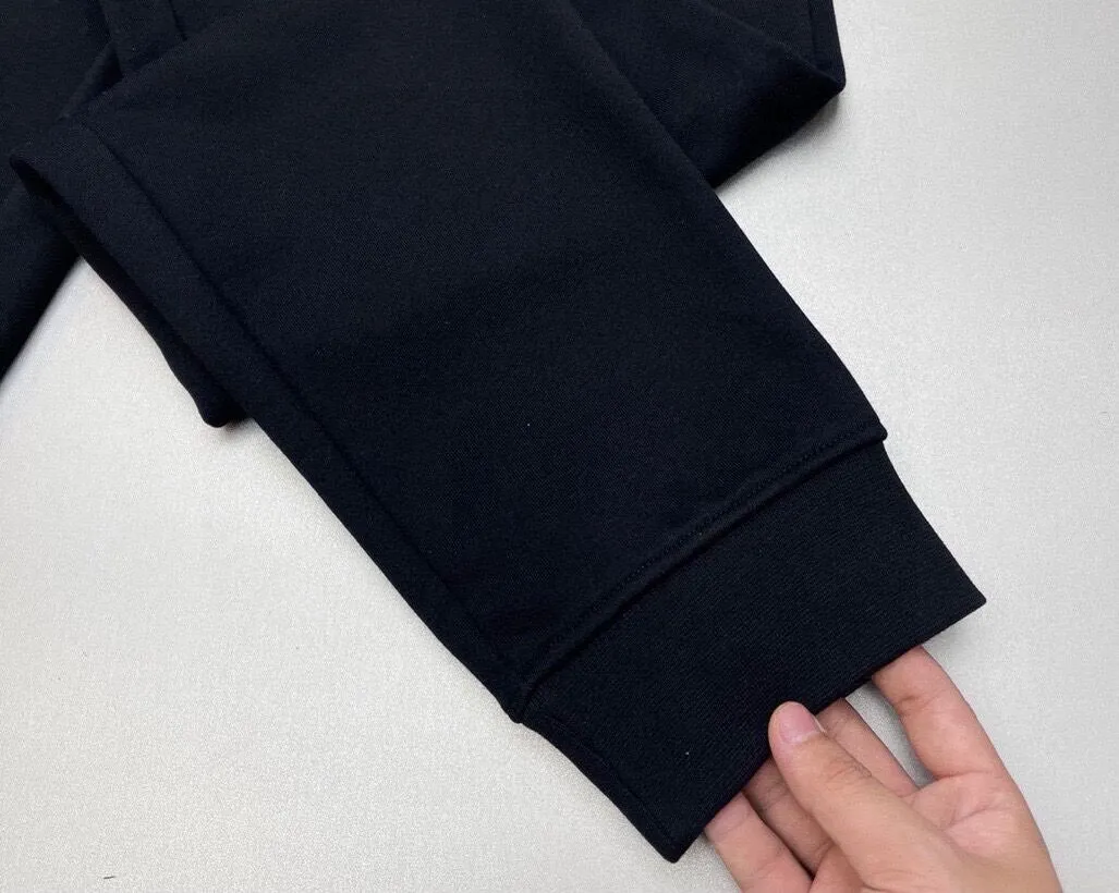 P380 💰 [AMIRI] (Gospel for Fatty) hot-selling suit is coming. Focus on the original version of the official website. 2025 new hot-selling sweatshirt suit. The original order is the best product🇭🇰. It is the meticulous work of top designers. It has a fitting and perfect upper body effect. All-natural high-quality Roman cotton 100%, close-fitting comfort, noble and elegant! Original hardware embodies elegance and nobility! Counter size: M-5XL (maximum wear up to 220 pounds)