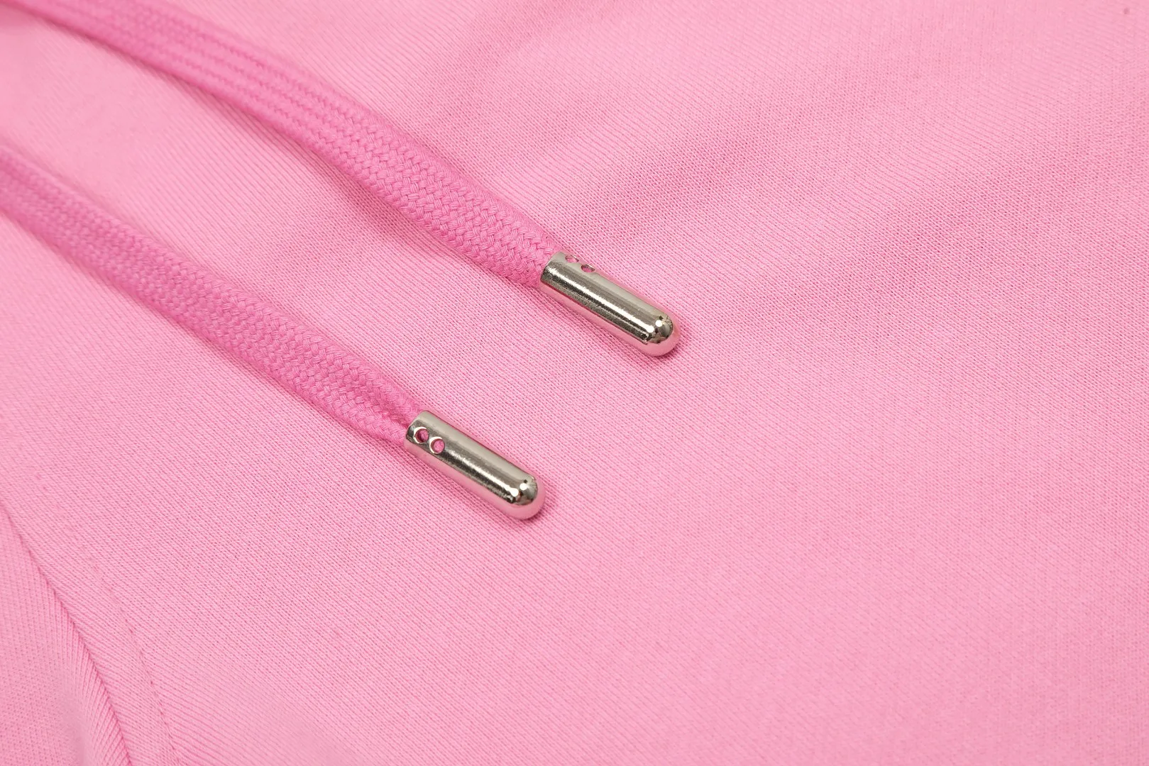 AMI/Amy Macaron Embroidered Heart Classic Shorts Put aside all the messy words and let’s go directly to the product parameters: ✅380g customized rough-feel fabric ✅Correct workmanship Every detail is 100% restored to the official website ✅Threads are made of 500g high-gram heavyweight pure cotton threads Custom-woven and dyed in the same color in the same vat No color difference with the fabric Machine washable and not easy to deform ✅No comparison and no damage Differentiating the market currency Correct workmanship details High-quality pure cotton fabric ✅The webbing is made of custom-dyed high-density and high-thickness webbing. Comparing with the official website. ✅The only correct embroidery of the same material on the market. Differentiating the fakes on the market at a glance. ✅The version follows the official website. It is loose and slim and can wear 210 pounds. There is no pressure for global shopping. Size: S-XL. Color (6 colors): Black, White, Gray, Navy Khaki, Rose Pink.