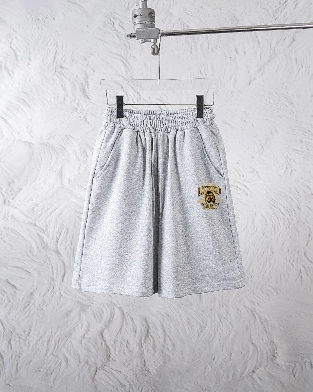 P180 AMIRI new shorts, classic printed shorts, light luxury, a must-have item for daily commuting for men and women, correct version, welcome to compare, detailed features · Made of 360g Xinjiang cotton double yarn fish scale terry fabric · Elastic waistband · Double needle stitching and cross-stitching process Color: black/grey Size: S M L XL XXL (please state your height and weight when placing an order)
