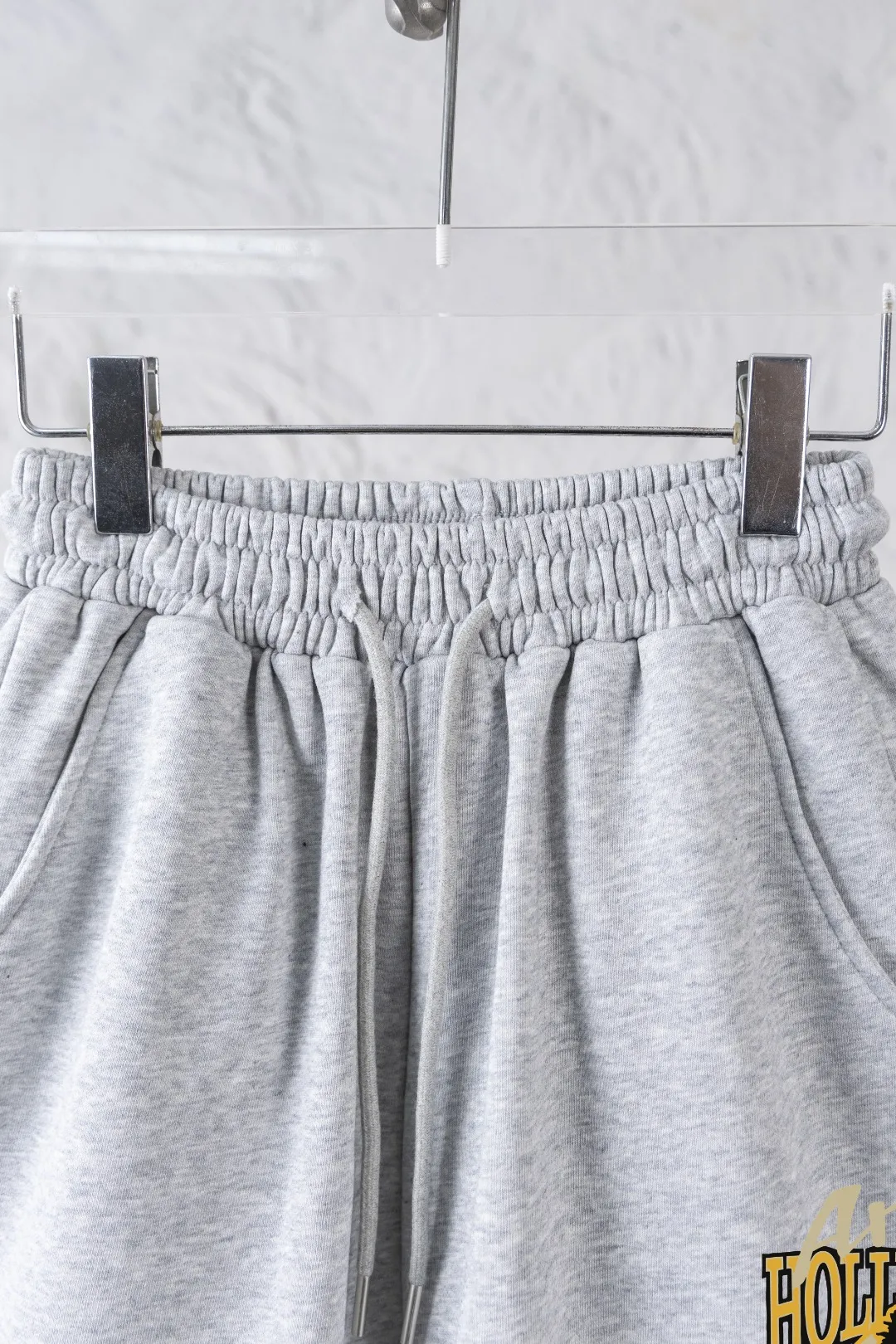 P180 AMIRI new shorts, classic printed shorts, light luxury, a must-have item for daily commuting for men and women, correct version, welcome to compare, detailed features · Made of 360g Xinjiang cotton double yarn fish scale terry fabric · Elastic waistband · Double needle stitching and cross-stitching process Color: black/grey Size: S M L XL XXL (please state your height and weight when placing an order)
