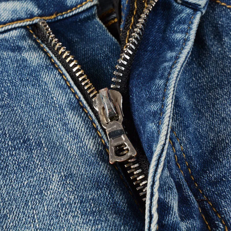 #M41 P168💰 Amiri classic embroidered patched leather ripped letter jeans, slim fit jeans, produced by a major washed factory, full of high-end feel, partially destroyed knee design with patchwork leather design, has been used as a facade design, leather waist nameplate, the focus of this style is not on the washing, but on the destroyed shape and version. The secret lies in the craftsmanship of the master. The cost of post-processing, grinding, cutting, etc. is far beyond the cost of assembly line products. Color: Picture color Size: 30-32-34-36