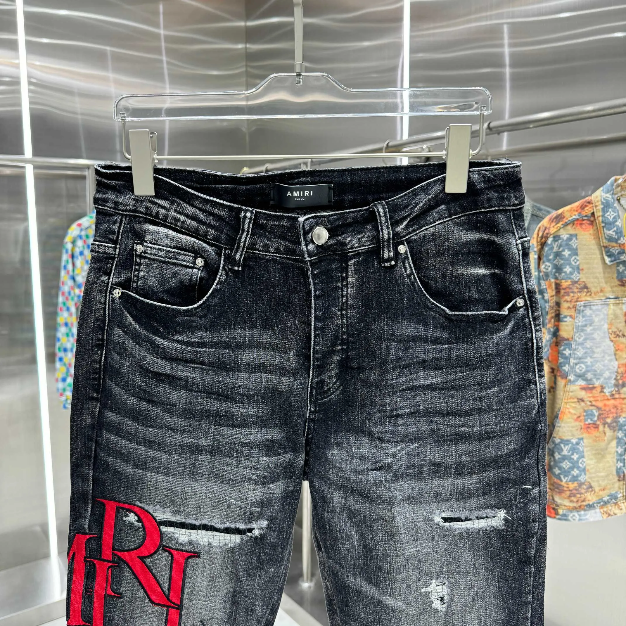 P290 Amiri ripped letter embroidery craft street fashion slim fit stretch jeans Color Black Size 30 32 34 36 38