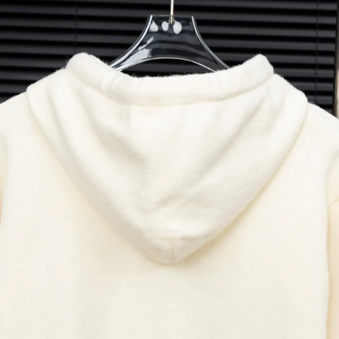 P360 Style: AMIRI Emile bone splicing hooded long-sleeved sweater Size: S-XXL Fabric: Wool blend Accessories: Full set of customized original accessories No gender distinction, same style for men and women