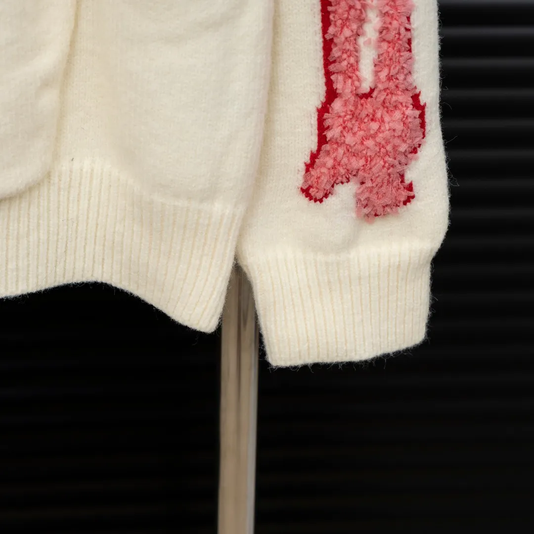 P360 Style: AMIRI Emile bone splicing hooded long-sleeved sweater Size: S-XXL Fabric: Wool blend Accessories: Full set of customized original accessories No gender distinction, same style for men and women