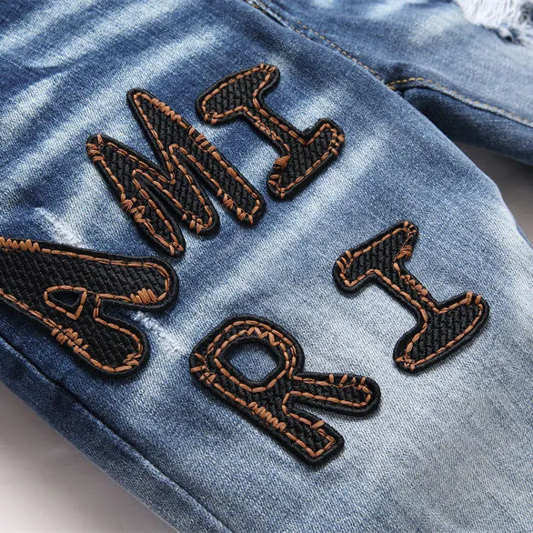 P180 Top replica AMIRI splash-ink medal patch embroidered jeans trousers AMIRI high street basic ripped tight stretch jeans trousers Amiriamiri is transliterated as Emil, which is the name of the founder. Mike Amiri, the founder of amiri, grew up in Los Angeles, USA. He was influenced by the local street culture Rock since he was a child, so he founded the amiri brand named after himself. A variety of trendy brand clothing meets the needs of different fashion players. Amiri clothing has novel and unique styles and is a well-known street brand in the United States. Many of its styles and styles are loved by many street photographers. Various clothing styles meet the needs of different people, show their unique temperament, and show the trend of dressing. amiri's jeans are relatively famous. Not only do they have many styles, but the quality of the jeans is also very good. Many celebrities have also worn amiri brand jeans.  The jeans of the amiri brand break through the production process and cutting of the original jeans. The fabrics are relatively soft and comfortable, and are not as hard as some jeans, which can irritate the skin and cause the skin to bleed when worn. Los Angeles trendy brand Amiri's jeans are made with great detail from tailoring to texture, adding wrinkles, bullet holes, damage and other details to add to the trendiness of the jeans. You can choose the style that suits you according to your own needs. Only when you wear a suitable style can you have a certain sense of fashion.  In recent years, high street has become a word that appears more and more frequently in men's clothing. High street style has also become an important direction for everyone's matching. High street related items are basically inseparable from oversize or off-shoulder tops. The lower body is matched with trackpants or tight-fitting denim. In my opinion, the most representative one is perhaps annihilation. Color; picture color Size: m l xl xxl