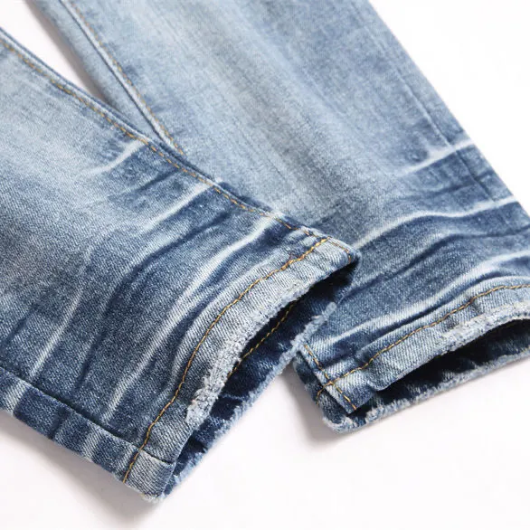 P180 Top replica AMIRI splash-ink medal patch embroidered jeans trousers AMIRI high street basic ripped tight stretch jeans trousers Amiriamiri is transliterated as Emil, which is the name of the founder. Mike Amiri, the founder of amiri, grew up in Los Angeles, USA. He was influenced by the local street culture Rock since he was a child, so he founded the amiri brand named after himself. A variety of trendy brand clothing meets the needs of different fashion players. Amiri clothing has novel and unique styles and is a well-known street brand in the United States. Many of its styles and styles are loved by many street photographers. Various clothing styles meet the needs of different people, show their unique temperament, and show the trend of dressing. amiri's jeans are relatively famous. Not only do they have many styles, but the quality of the jeans is also very good. Many celebrities have also worn amiri brand jeans.  The jeans of the amiri brand break through the production process and cutting of the original jeans. The fabrics are relatively soft and comfortable, and are not as hard as some jeans, which can irritate the skin and cause the skin to bleed when worn. Los Angeles trendy brand Amiri's jeans are made with great detail from tailoring to texture, adding wrinkles, bullet holes, damage and other details to add to the trendiness of the jeans. You can choose the style that suits you according to your own needs. Only when you wear a suitable style can you have a certain sense of fashion.  In recent years, high street has become a word that appears more and more frequently in men's clothing. High street style has also become an important direction for everyone's matching. High street related items are basically inseparable from oversize or off-shoulder tops. The lower body is matched with trackpants or tight-fitting denim. In my opinion, the most representative one is perhaps annihilation. Color; picture color Size: m l xl xxl