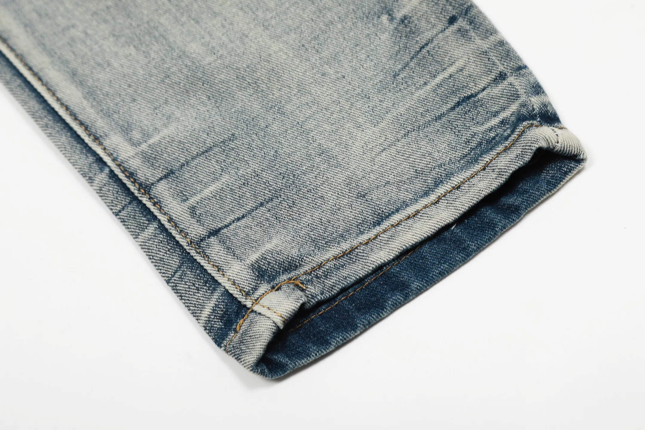 #M30 P168💰 Amiri classic embroidered patched leather ripped letter skinny jeans. Slim skinny jeans. Produced by a major washed factory. Full of high-end feel. Knee part destroyed design with patchwork design. Already used as facade design. Leather waist nameplate. The focus of this style is not on washing, but on the destroyed shape and version. The secret lies in the craftsmanship of the master. The cost of post-processing, grinding, cutting, etc. is far beyond the cost of assembly line products. Color: Picture color Size: 30-32-34-36