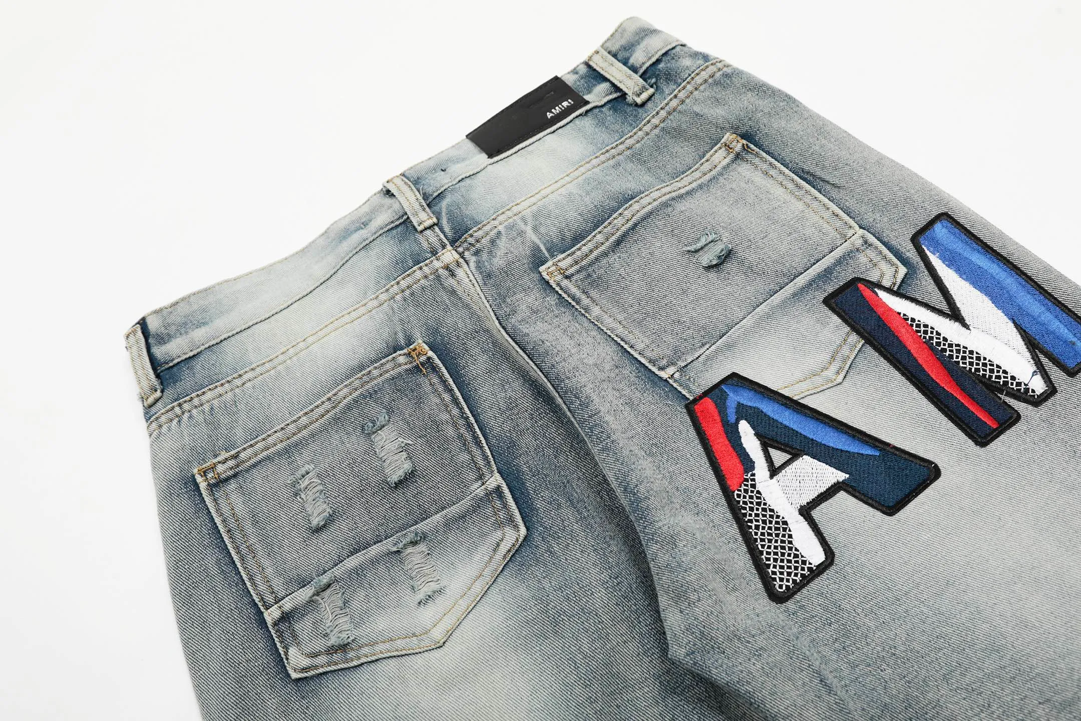 #M30 P168💰 Amiri classic embroidered patched leather ripped letter skinny jeans. Slim skinny jeans. Produced by a major washed factory. Full of high-end feel. Knee part destroyed design with patchwork design. Already used as facade design. Leather waist nameplate. The focus of this style is not on washing, but on the destroyed shape and version. The secret lies in the craftsmanship of the master. The cost of post-processing, grinding, cutting, etc. is far beyond the cost of assembly line products. Color: Picture color Size: 30-32-34-36