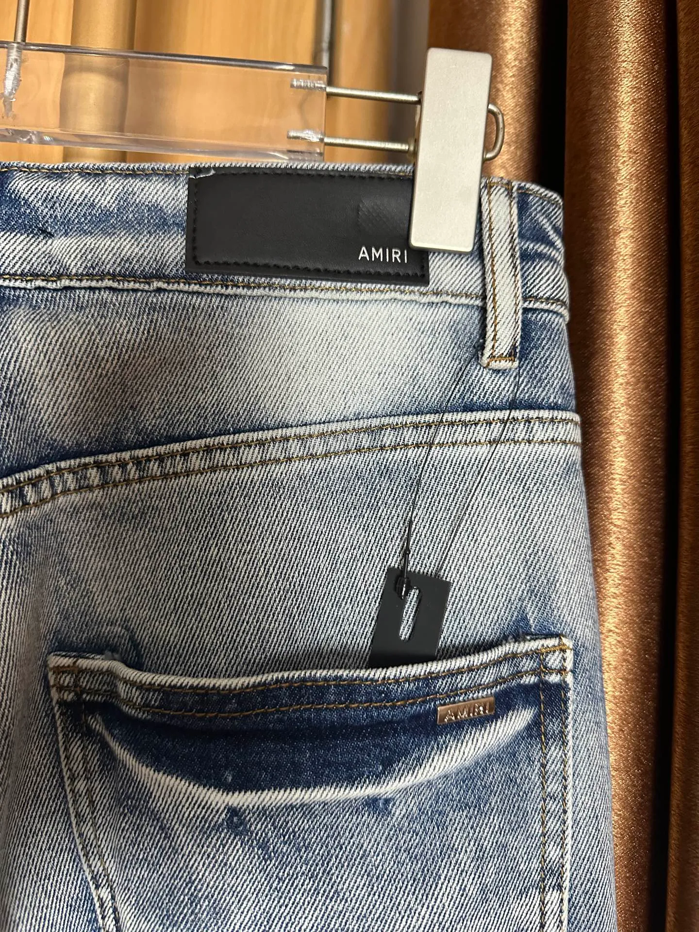 P210 💰 AMIRI's new water-distressed destroyed letters logo embroidered high street narrow-leg jeans AMI sequin embroidered slim-leg jeans Color: light gray Size: S M L xL