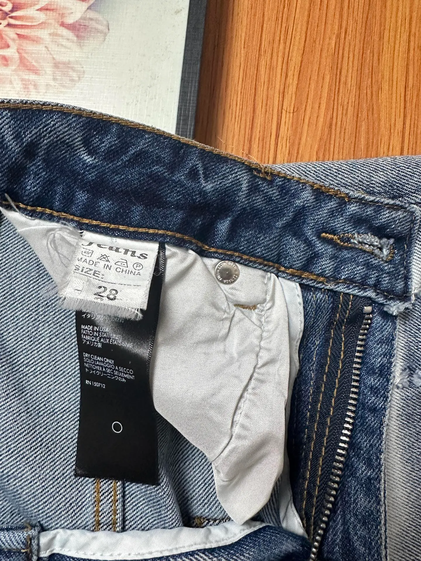 P210 💰 AMIRI's new water-distressed destroyed letters logo embroidered high street narrow-leg jeans AMI sequin embroidered slim-leg jeans Color: light gray Size: S M L xL