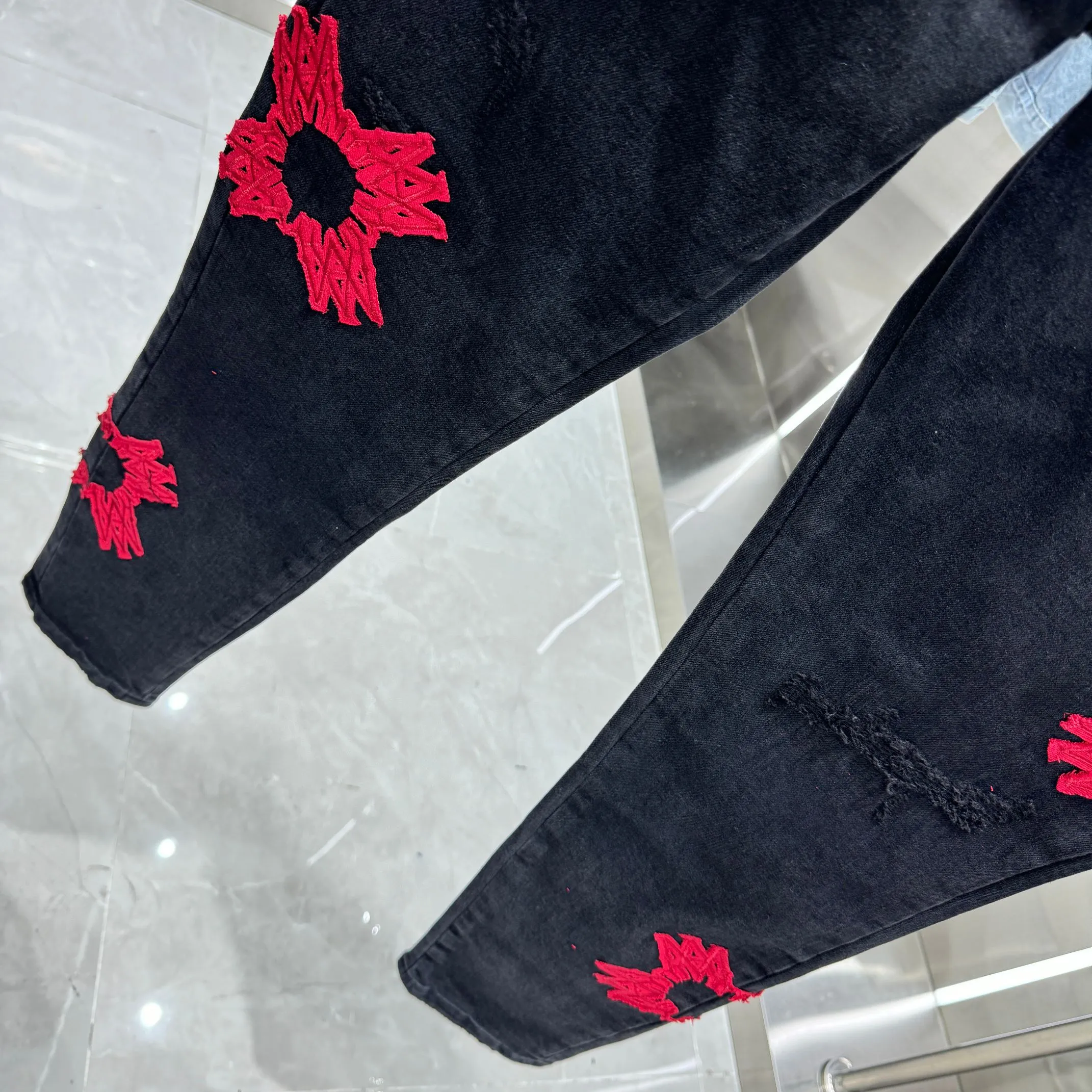 P290 Amiri ripped pattern embroidered street fashion slim fit stretch jeans Color Black Size 30 32 34 36 38