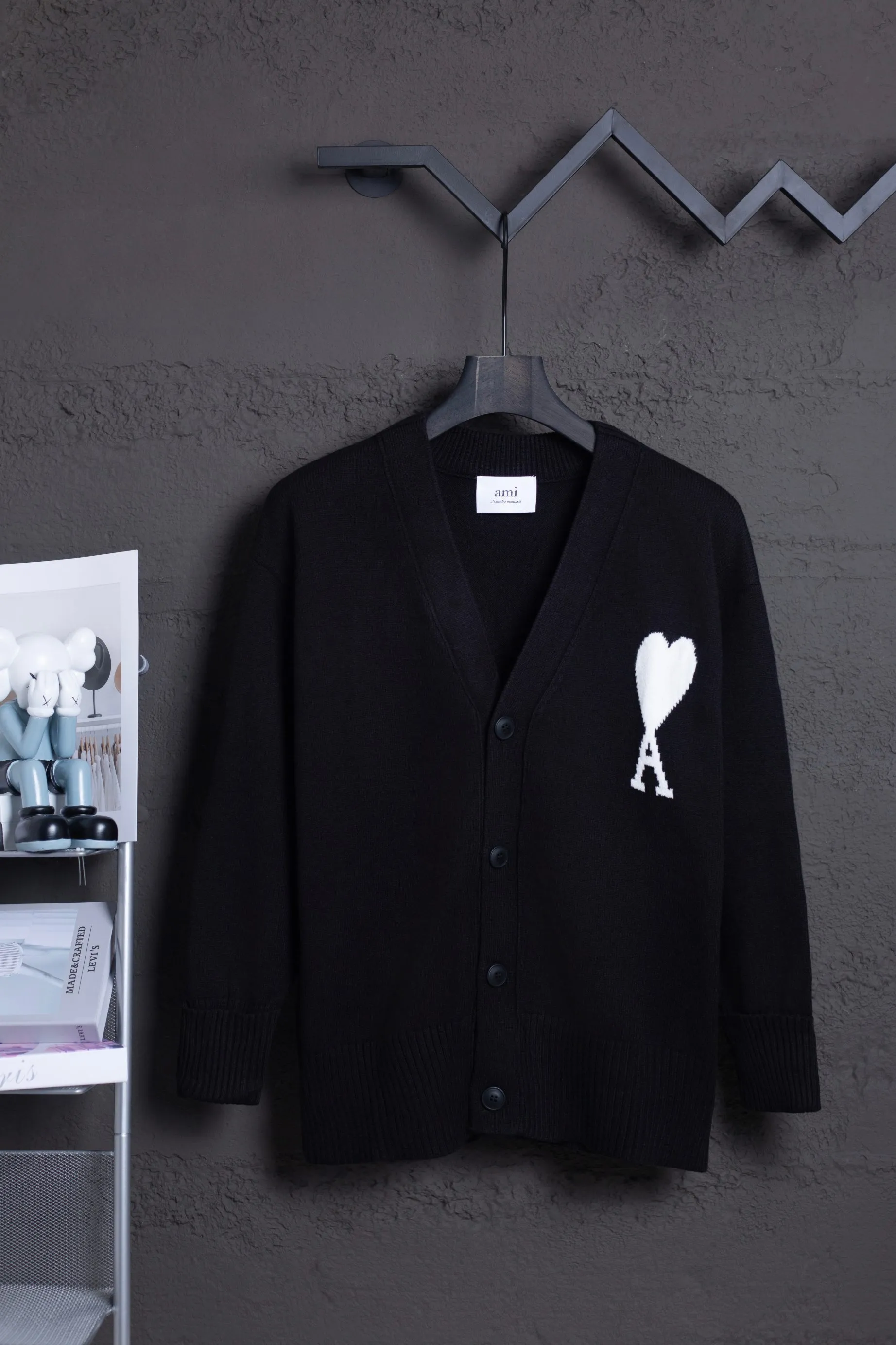 P186 Style No.: MQ802 AMI Classic Big Love Series Jacquard Cardigan Sweater Highest Version Supports Comparison Color: Black White Heart Size: S-XL
