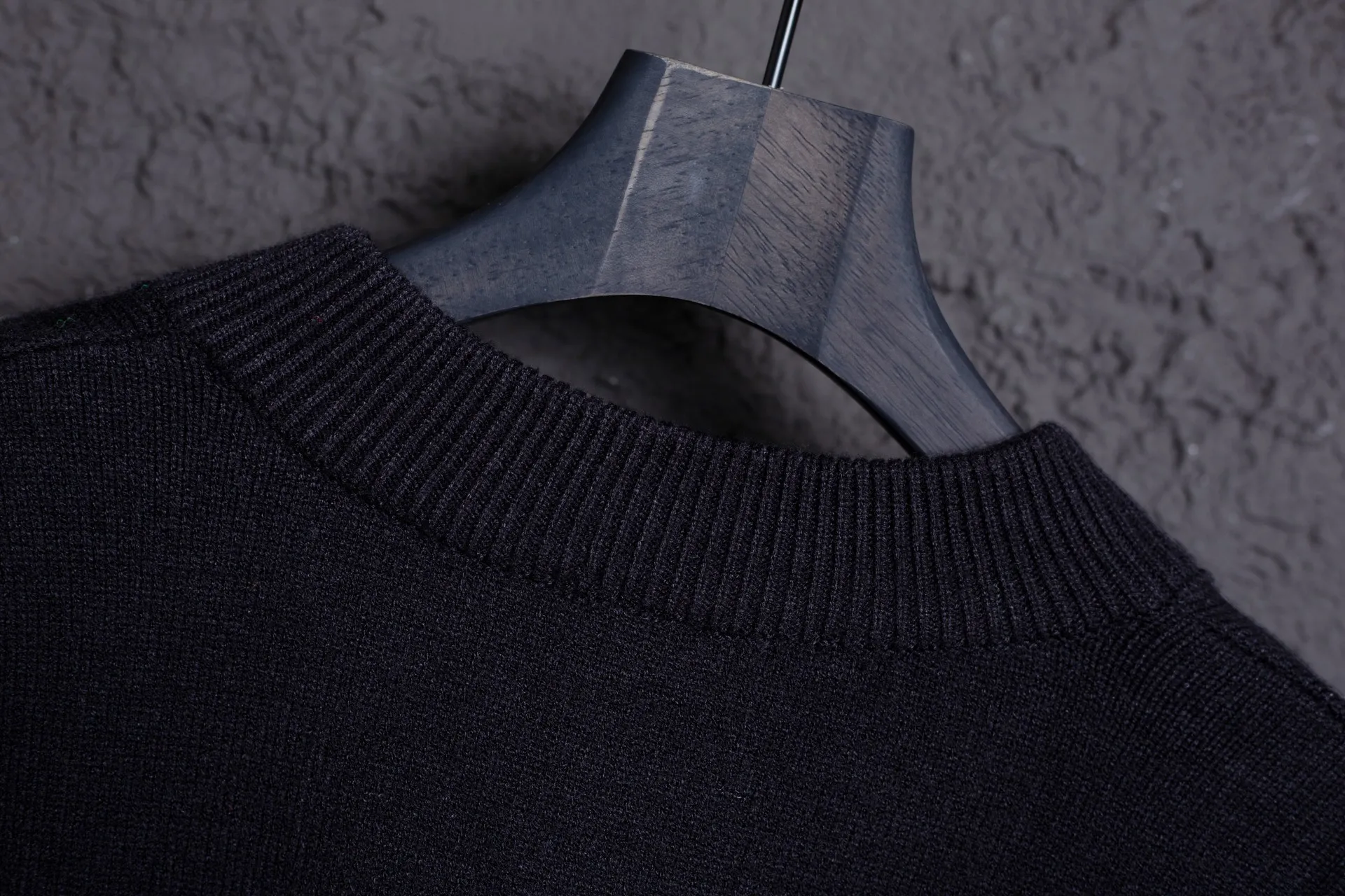 P186 Style No.: MQ802 AMI Classic Big Love Series Jacquard Cardigan Sweater Highest Version Supports Comparison Color: Black White Heart Size: S-XL