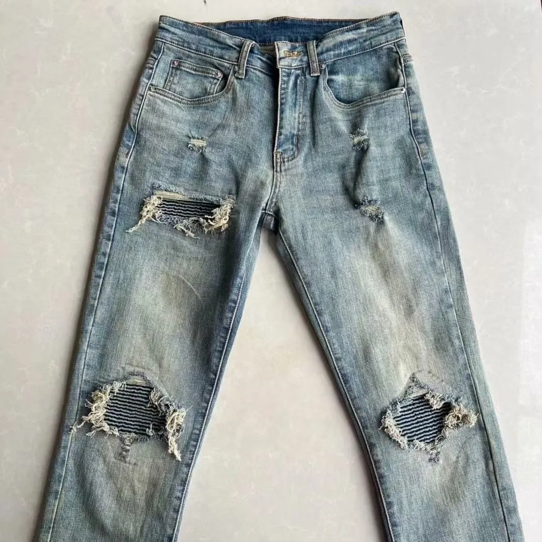 P180 amiri high street ripped patch jeans trousers amiri ripped tight stretch denim trousers amiri hot diamonds amiri is transliterated as Emil, which is the name of the founder. mikeamiri, the founder of amiri, grew up in Los Angeles, USA. He was influenced by the local street culture RO since he was a child, so he founded the amiri brand named after himself. A variety of trendy brand clothing meets the needs of different fashion players. Amiri clothing has novel and unique styles and is a well-known street brand in the United States. The styles and styles of many clothes are loved by many street photographers. The various clothing styles meet the dressing needs of different people, show their unique temperament, and show the trend of dressing. amiri's jeans are relatively famous. Not only do they have many styles, but the quality of the jeans is also very good. Many celebrities have also worn amiri brand jeans. Size: M-XXL