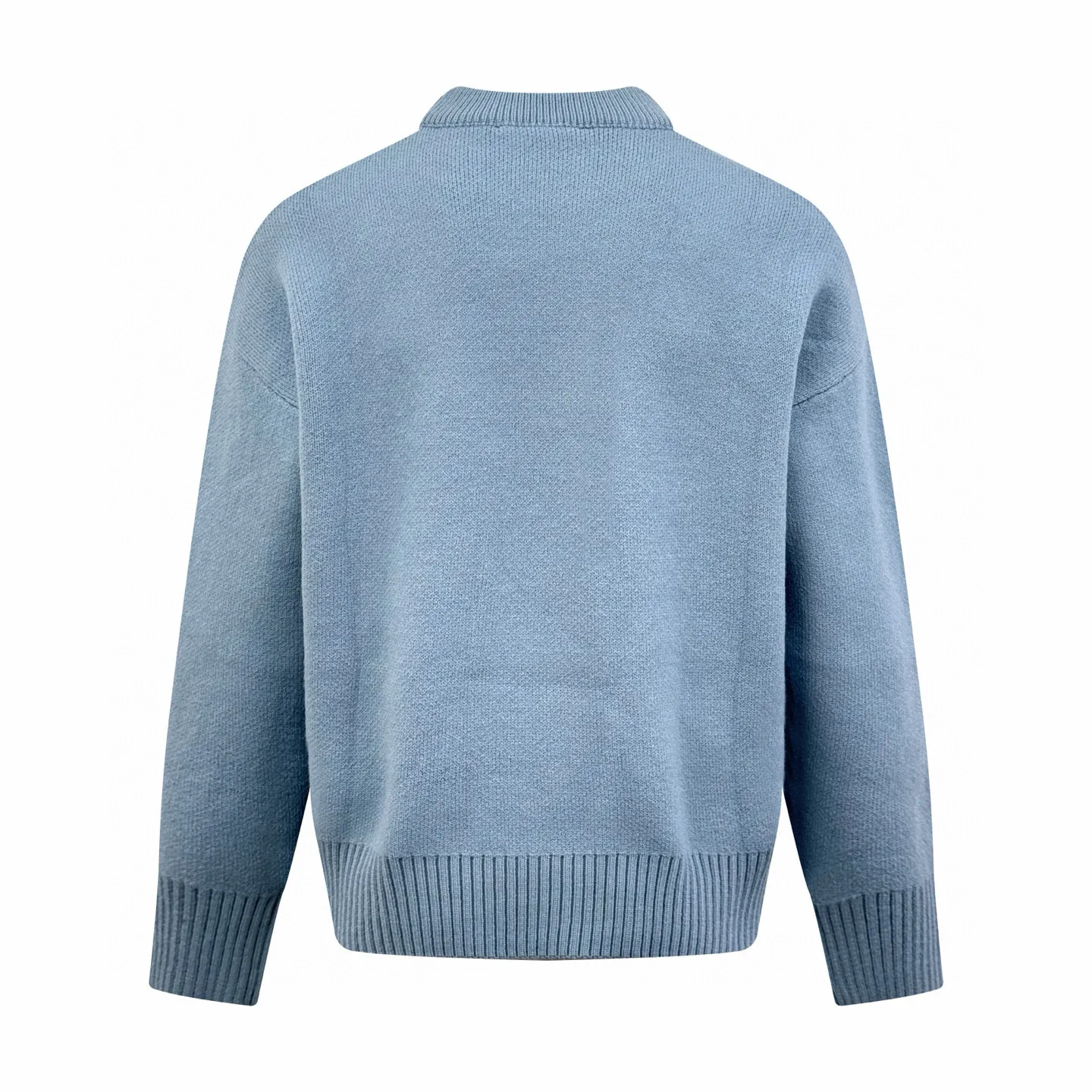 🅿️460 [Exclusive supply] Ami love jacquard crew neck sweater (blue). The original purchase was 4,900 and developed. The fabric is made of custom-woven and dyed luxurious Merino wool. It is soft, delicate and comfortable to the skin. It uses high-grade morning mist gray as the ink. The gentle riot of grayscale aesthetics. A contrasting love heart jumps on the chest. It quietly exudes its own charming halo. The brand is fully recognizable. The elegance and casualness of French fashion is the ultimate simplification of color. It also conveys the love and persistence of life. Meet the king of extreme simplicity and deserve to be versatile. It is made of jacquard tissue imported from Germany. The arrangement and interweaving of yarns are precisely controlled and carefully interwoven on the loom. The Ami love jacquard art pattern is inlaid. The fabric is more vivid and three-dimensional. The washing water of the garment is softened and deodorized. The clothes are deeply cleaned and deodorized through professional washing equipment and specific detergents to improve the feel and appearance of the clothes. Size:S-M-L-XL