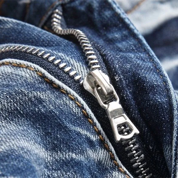 #M50 P168💰 Amiri classic embroidered patched leather ripped letter jeans, slim fit jeans, produced by a major washed factory, full of high-end feel, partially destroyed knee design with patchwork leather design, has been used as a facade design, leather waist nameplate, the focus of this style is not on the washing, but on the destroyed shape and version. The secret lies in the craftsmanship of the master. The cost of post-processing, grinding, cutting, etc. is far beyond the cost of assembly line products. Color: Picture color Size: 30-32-34-36