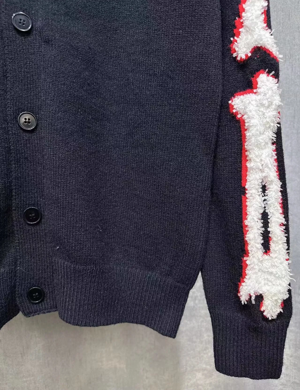 P270 🎉AMIRI new V-neck cardigan sweater, logo embroidery on the chest, 1:1 towel embroidery on the sleeves Color: apricot white, cerulean blue, black, size: S M L XL XXL