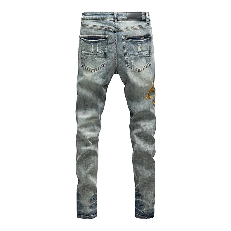 #N10 P246💰 (Top version) AMIRI hot high street jeans slim fit stretch washed knife cut trousers men's fashion AMIRI amiri is transliterated as Emil, which is the name of the founder. Mike Amiri, the founder of amiri, grew up in Los Angeles, USA. He was influenced by local street culture and Punk Rock since childhood, so he founded the amiri brand named after himself. A variety of trendy clothing meets the needs of different trendy players. Amiri clothing has novel and unique styles and is a well-known street brand in the United States. The styles and styles of many clothes are loved by many street photographers. The various clothing styles meet the dressing needs of different people, show their unique temperament, and show the trend of dressing. amiri's jeans are relatively famous. Not only do they have many styles, but the quality of the jeans is also very good. Many celebrities have also worn amiri brand jeans. Color: Picture color Size: 28, 30, 32, 34, 36 28 30 32 34 36 Waist 71 76 81 86 91 Qianlang 26.5 27.5 28.5 29.5 30.5 Hou Lang 37 38 39 40 41 Foot 14 14.8 15.6 16.4 17.2 Foreign Minister 100 102 104 106 107