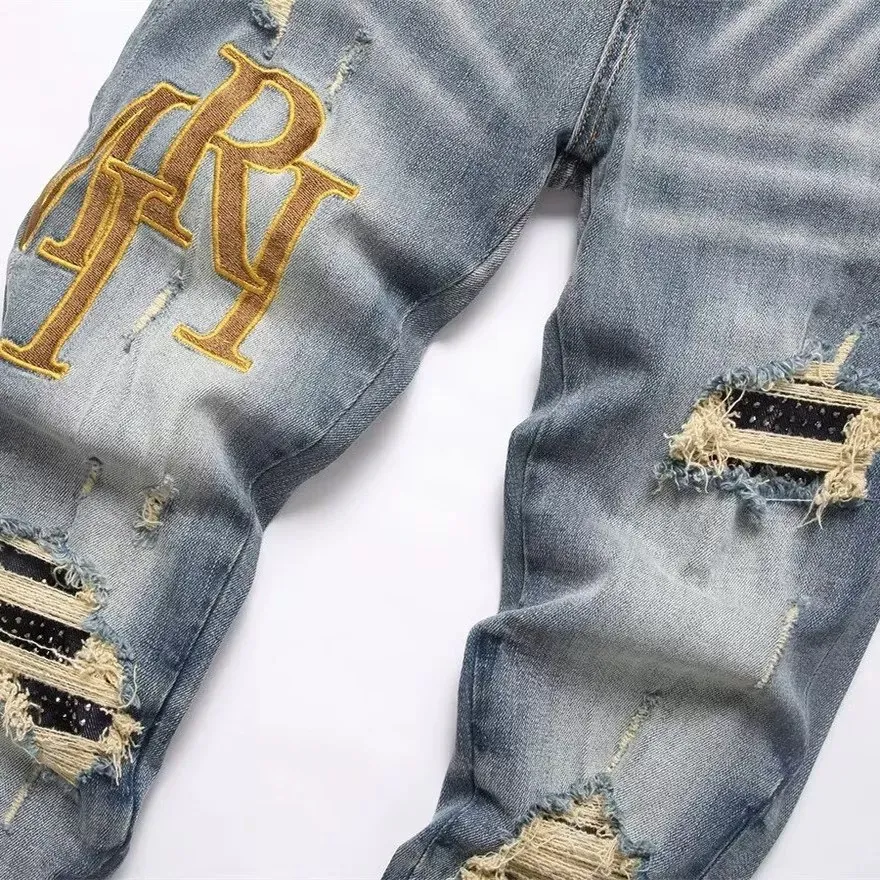 #N10 P246💰 (Top version) AMIRI hot high street jeans slim fit stretch washed knife cut trousers men's fashion AMIRI amiri is transliterated as Emil, which is the name of the founder. Mike Amiri, the founder of amiri, grew up in Los Angeles, USA. He was influenced by local street culture and Punk Rock since childhood, so he founded the amiri brand named after himself. A variety of trendy clothing meets the needs of different trendy players. Amiri clothing has novel and unique styles and is a well-known street brand in the United States. The styles and styles of many clothes are loved by many street photographers. The various clothing styles meet the dressing needs of different people, show their unique temperament, and show the trend of dressing. amiri's jeans are relatively famous. Not only do they have many styles, but the quality of the jeans is also very good. Many celebrities have also worn amiri brand jeans. Color: Picture color Size: 28, 30, 32, 34, 36 28 30 32 34 36 Waist 71 76 81 86 91 Qianlang 26.5 27.5 28.5 29.5 30.5 Hou Lang 37 38 39 40 41 Foot 14 14.8 15.6 16.4 17.2 Foreign Minister 100 102 104 106 107