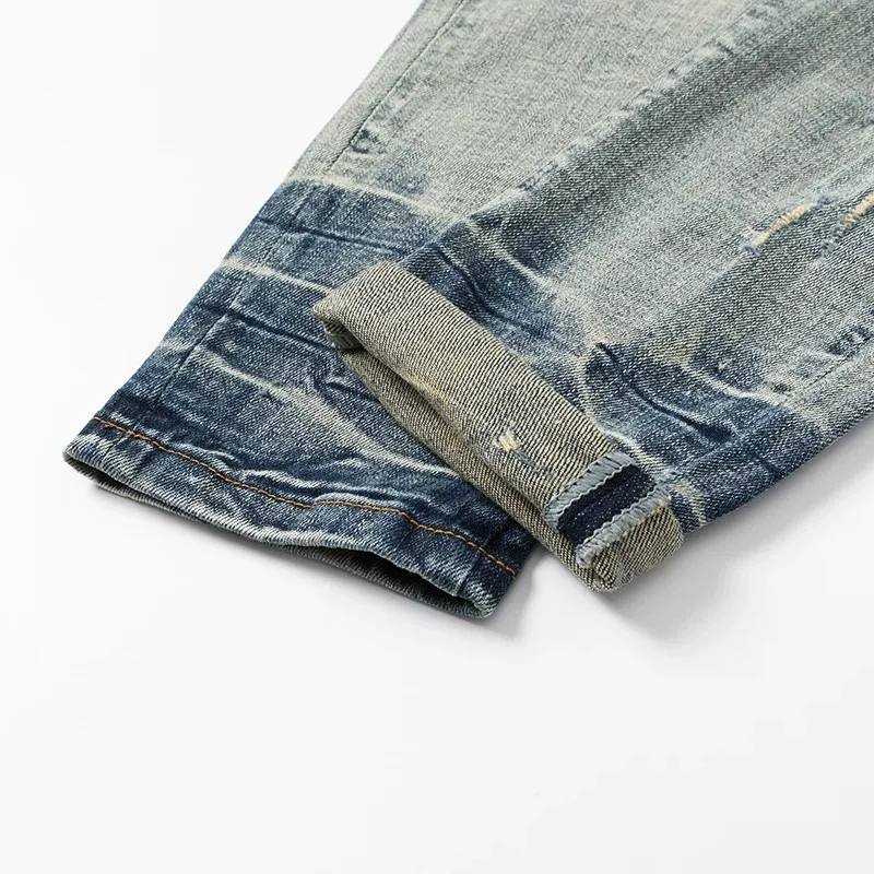 #N10 P246💰 (Top version) AMIRI hot high street jeans slim fit stretch washed knife cut trousers men's fashion AMIRI amiri is transliterated as Emil, which is the name of the founder. Mike Amiri, the founder of amiri, grew up in Los Angeles, USA. He was influenced by local street culture and Punk Rock since childhood, so he founded the amiri brand named after himself. A variety of trendy clothing meets the needs of different trendy players. Amiri clothing has novel and unique styles and is a well-known street brand in the United States. The styles and styles of many clothes are loved by many street photographers. The various clothing styles meet the dressing needs of different people, show their unique temperament, and show the trend of dressing. amiri's jeans are relatively famous. Not only do they have many styles, but the quality of the jeans is also very good. Many celebrities have also worn amiri brand jeans. Color: Picture color Size: 28, 30, 32, 34, 36 28 30 32 34 36 Waist 71 76 81 86 91 Qianlang 26.5 27.5 28.5 29.5 30.5 Hou Lang 37 38 39 40 41 Foot 14 14.8 15.6 16.4 17.2 Foreign Minister 100 102 104 106 107