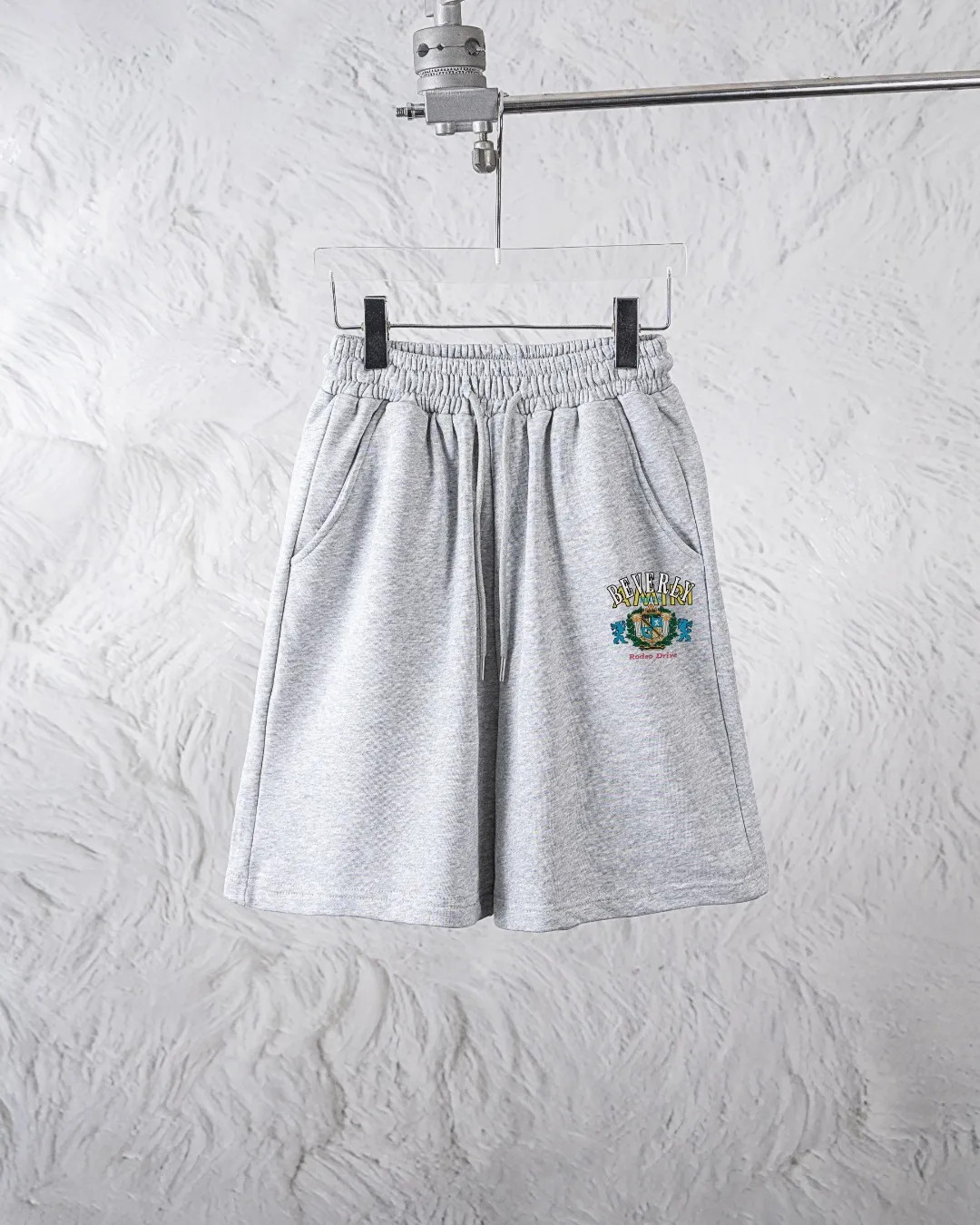 P180 AMIRI new shorts, classic printed shorts, light luxury, a must-have item for daily commuting for men and women, correct version, welcome to compare, detailed features · Made of 360g Xinjiang cotton double yarn fish scale terry fabric · Elastic waistband · Double needle stitching and cross-stitching process Color: black/grey Size: S M L XL XXL (please state your height and weight when placing an order)