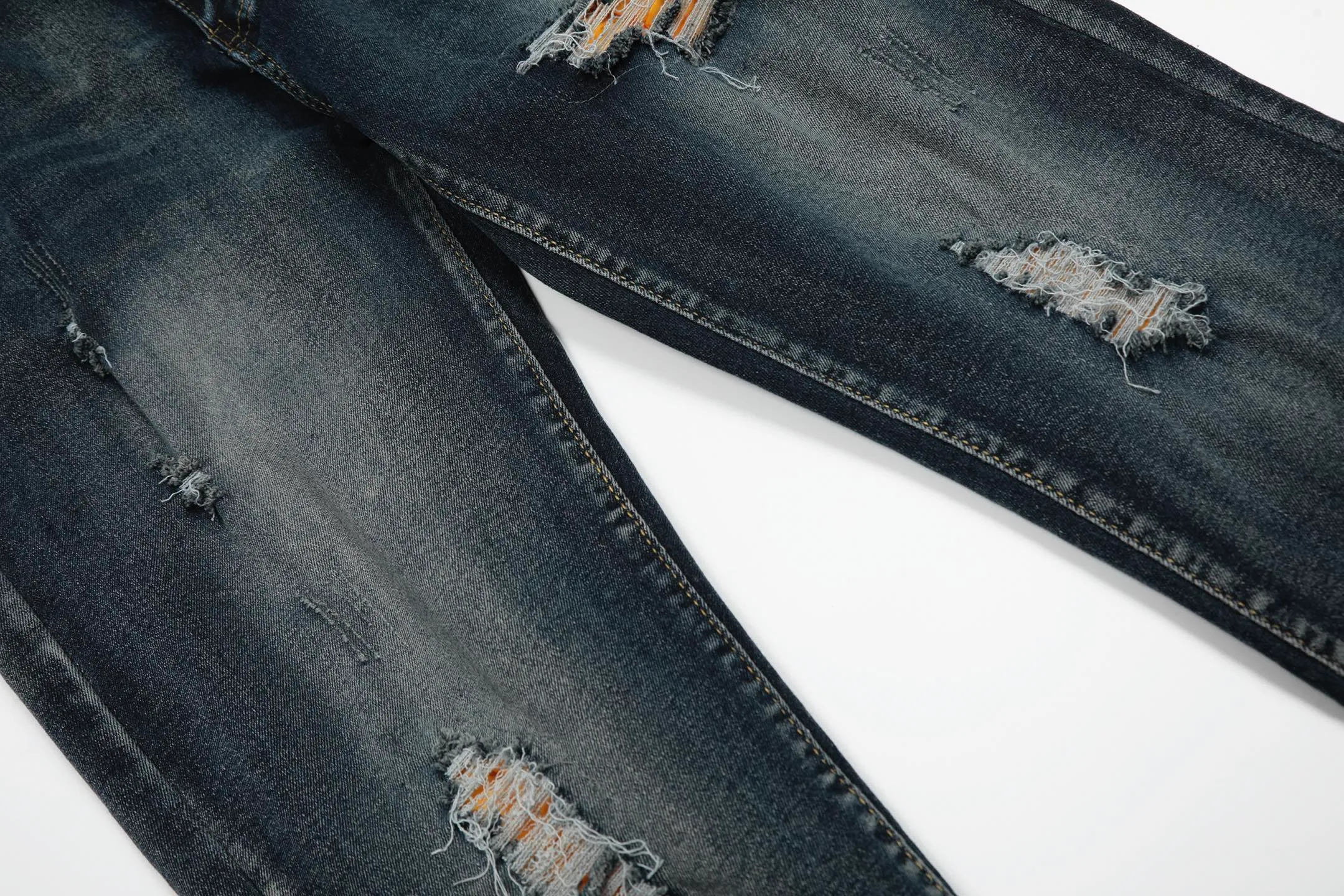 #M55 P168💰 AMIRI patch embroidery jeans trousers AMIRI high street basic ripped tight elastic jeans trousers amiri brand jeans break the production process and cutting of the original jeans, the fabrics are softer and more comfortable Hand-sewn collar label Customized logo buttons Genuine leather tag Color: Picture color Size: 30-32-34-36
