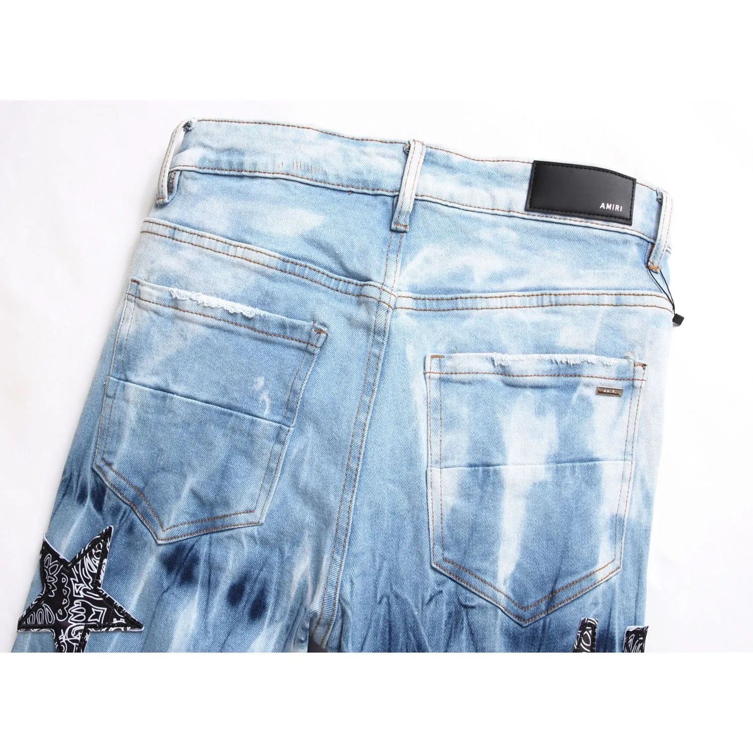 #M80 P168💰 AMIRI patch embroidery jeans trousers AMIRI high street basic ripped tight elastic jeans trousers amiri brand jeans break the production process and cutting of the original jeans, the fabrics are softer and more comfortable Hand-sewn collar label Customized logo buttons Genuine leather tag Color: Picture color Size: 30-32-34-36