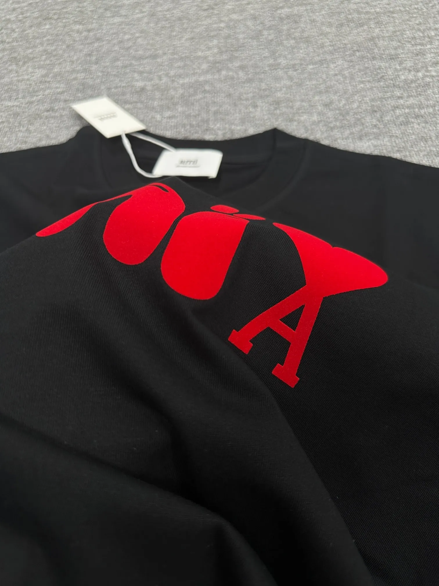 🅿️180 Ami Love 2025 Spring and Summer Style Classic and simple red flocking three-dimensional love letter personalized logo Customized double yarn plain cotton fabric Short-sleeved T-shirt Unisex Color: Black White Size: S (90-130 catties) M (120-150 catties) L (140-165 catties) XL (160-180 catties) XXL (180-210 pounds)